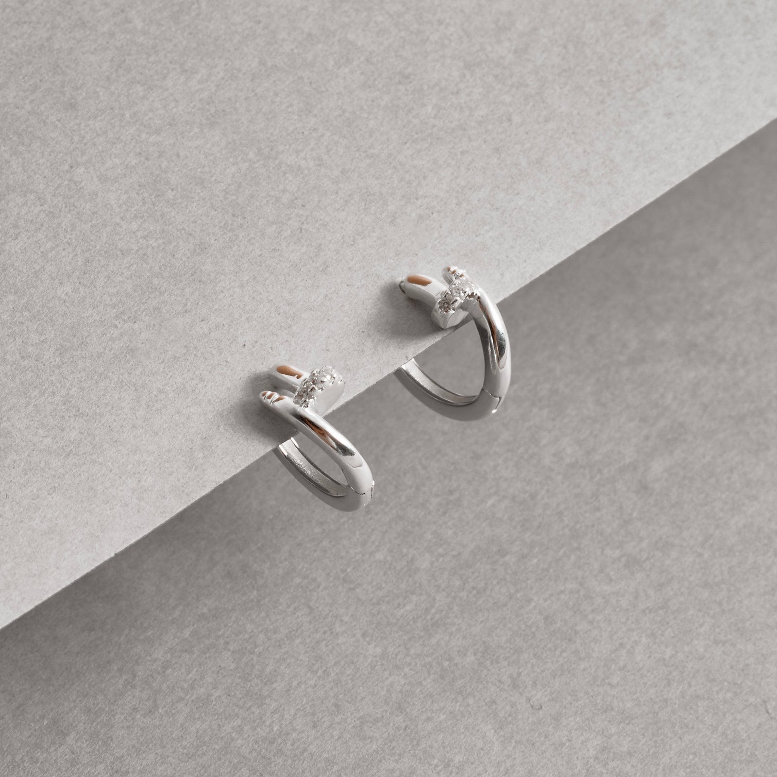 Argola click prego com zircônias 13mm