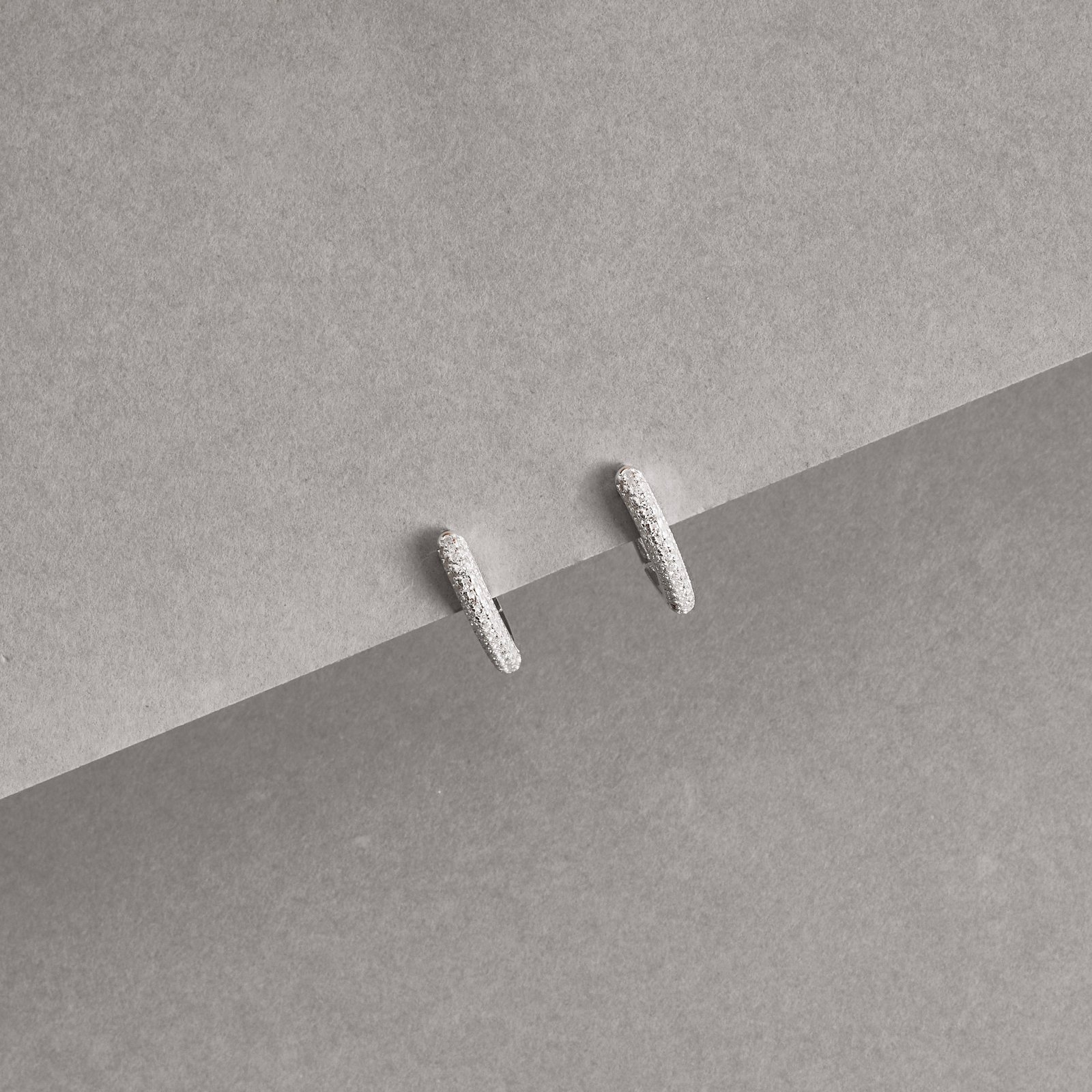 Argola click gota 13mm triplo cravejado