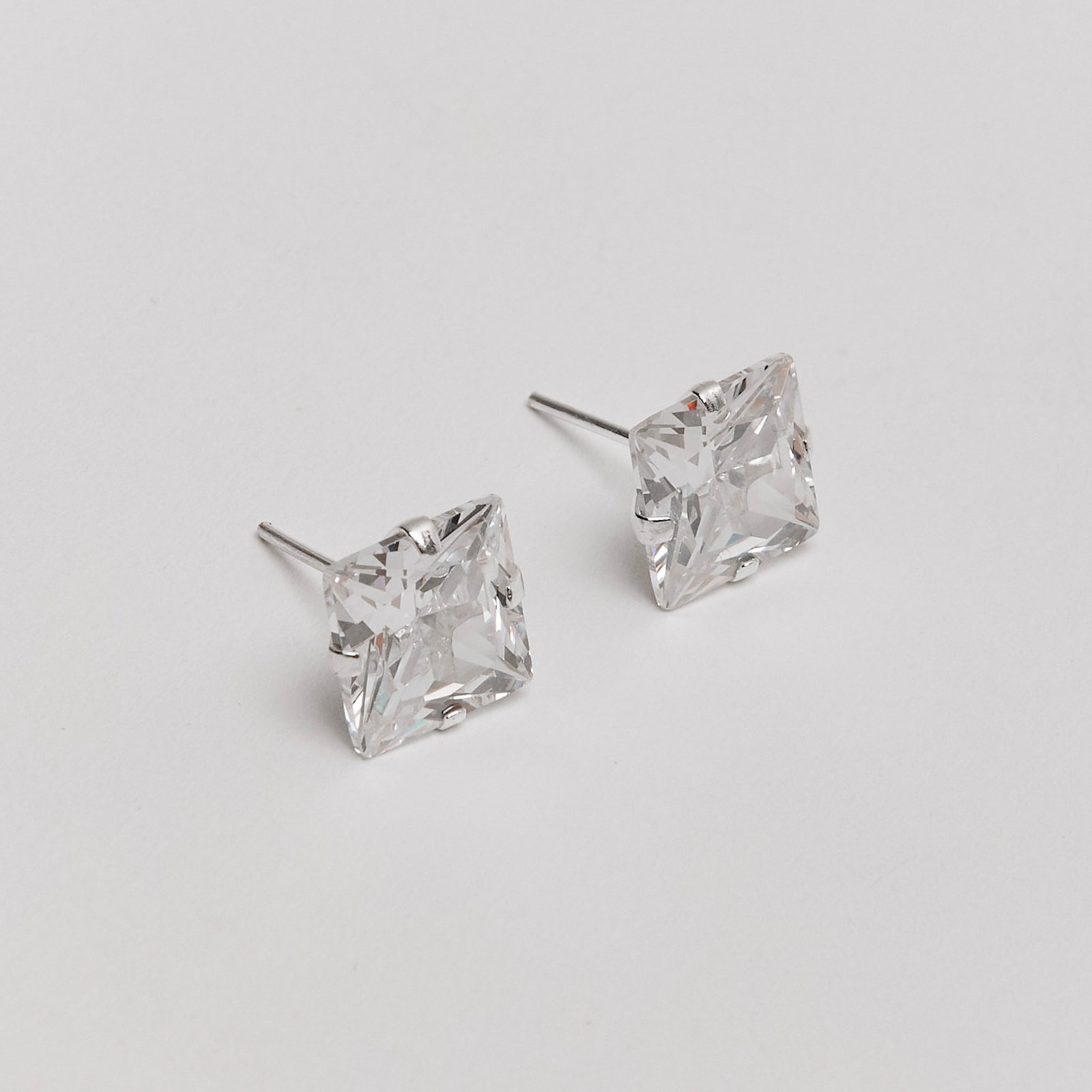 Brinco zircônia quadrada cristal 10mm