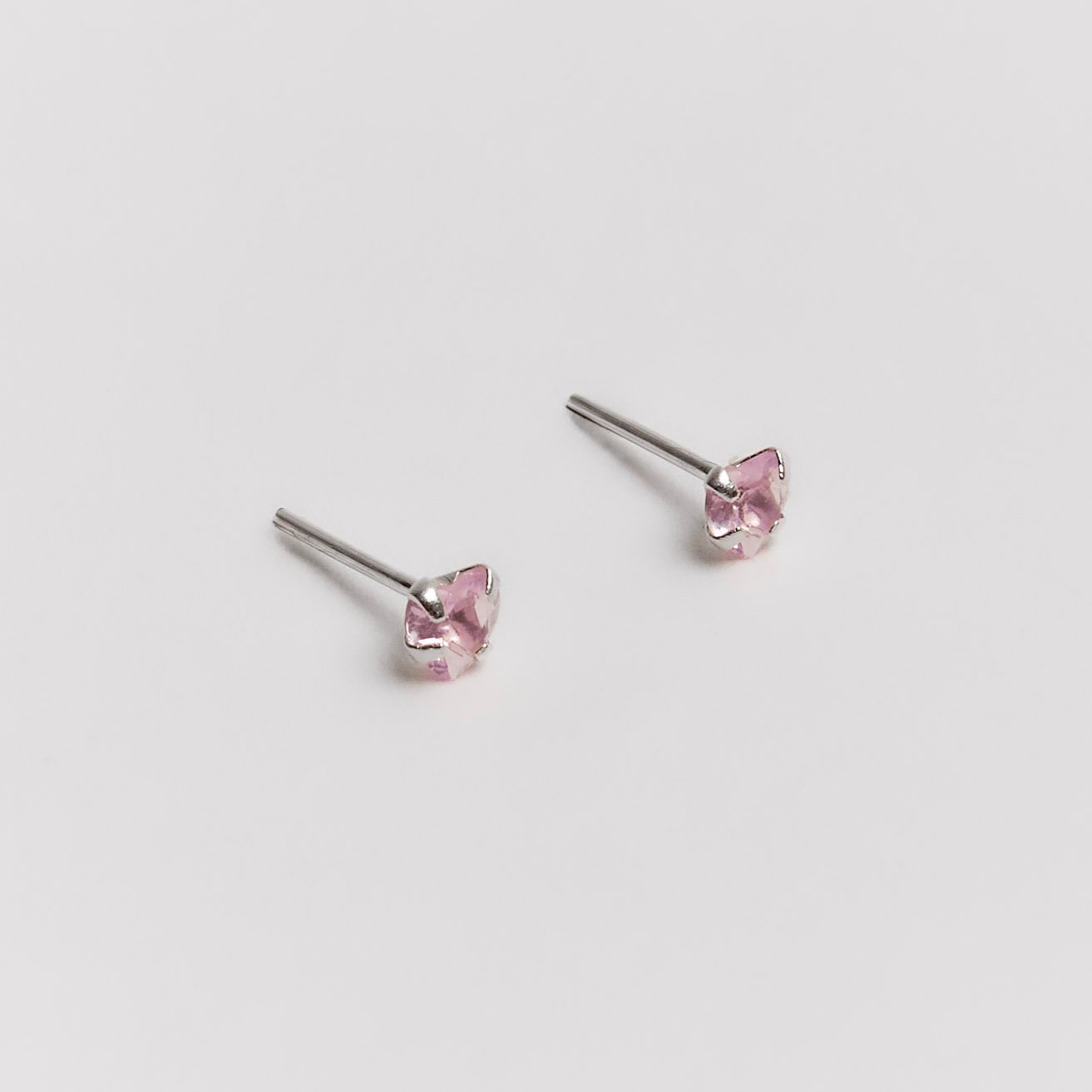 Brinco zircônia coração rosa 4mm