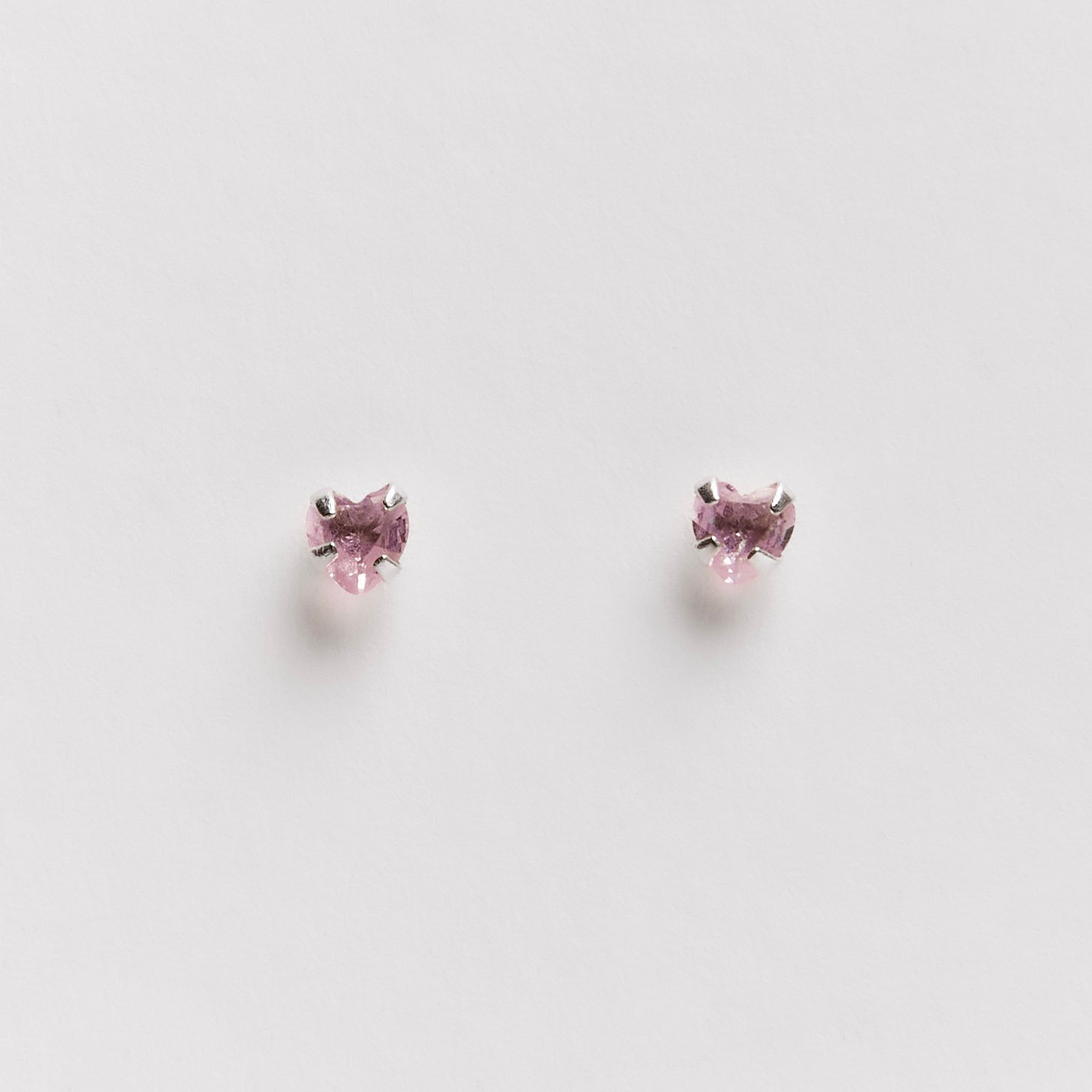 Brinco zircônia coração rosa 4mm