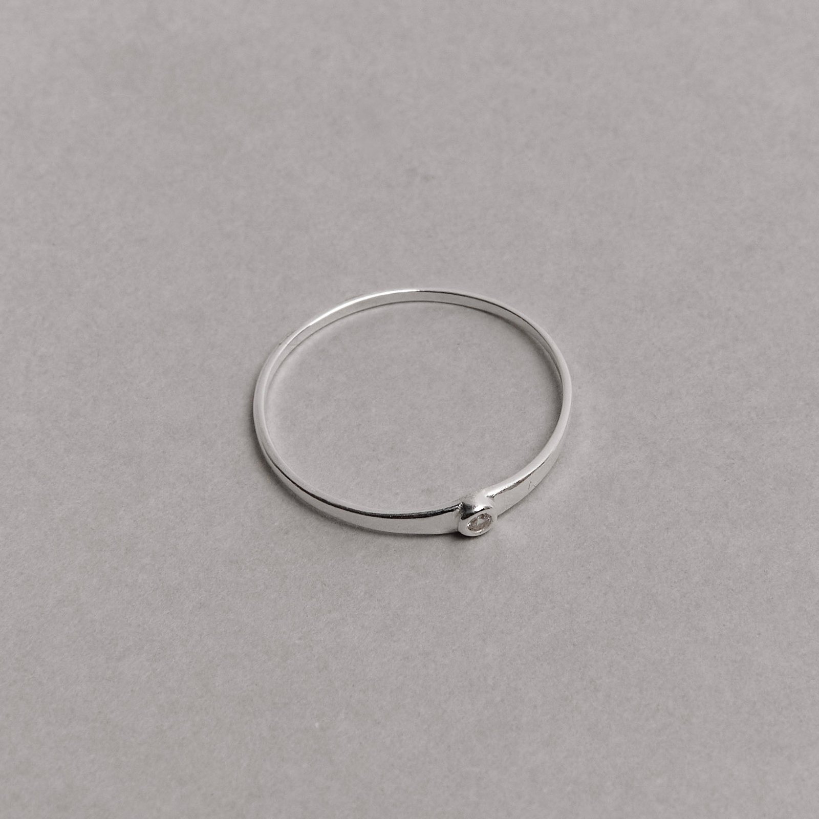 Anel solitário mini zircônia