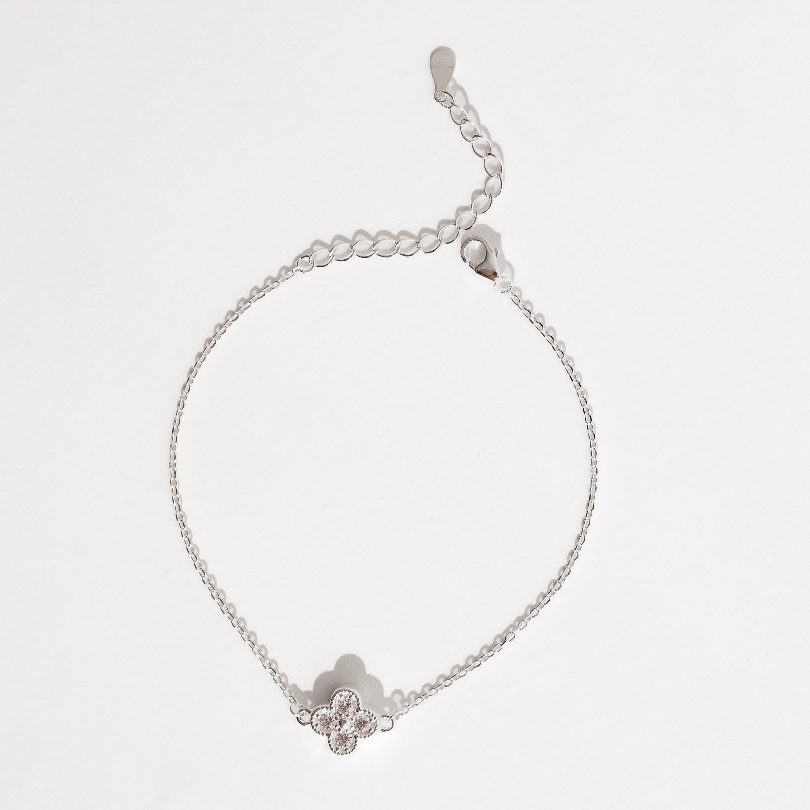 Pulseira entremeio trevo cravejado 9mm