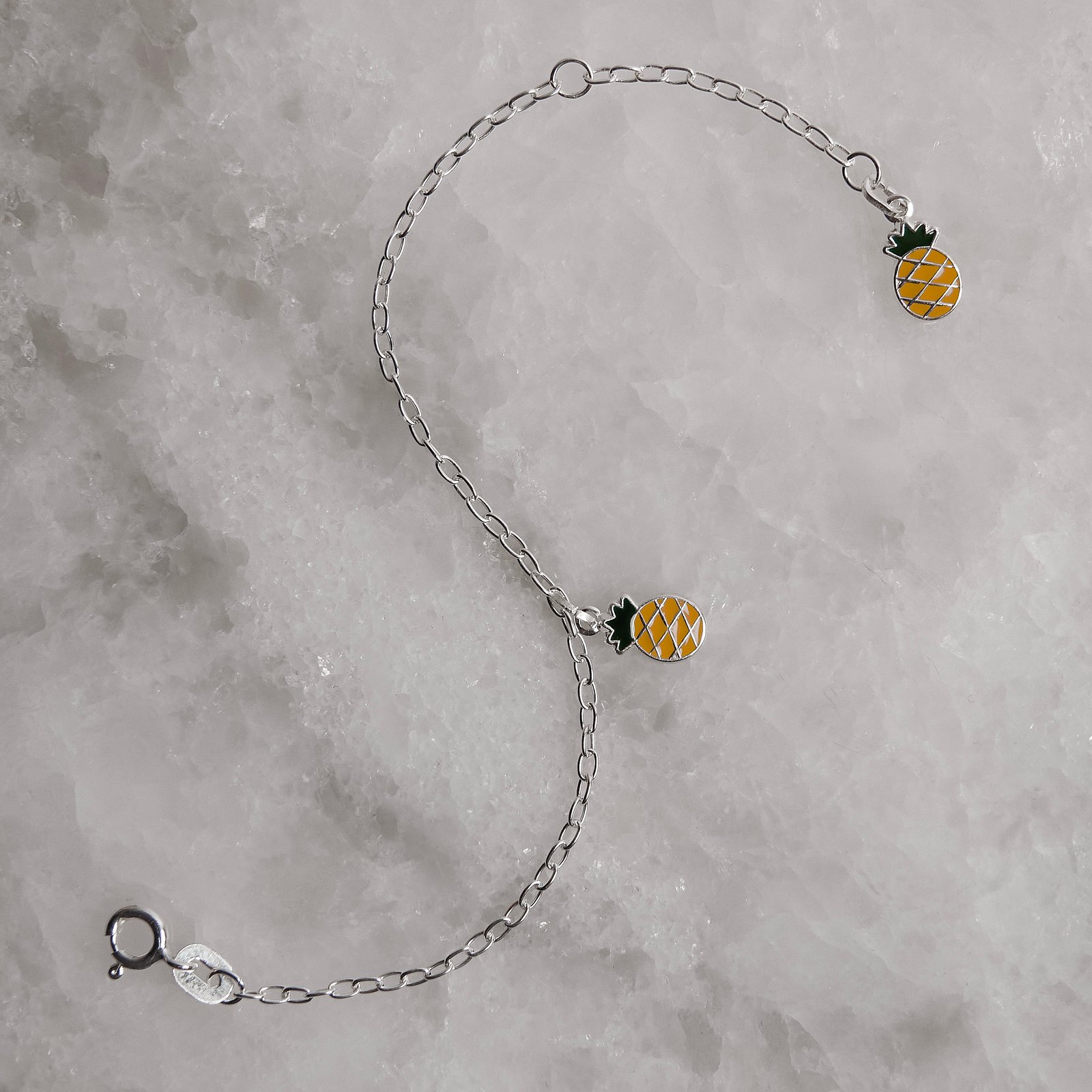 Pulseira infantil pingentes abacaxi resina 10mm