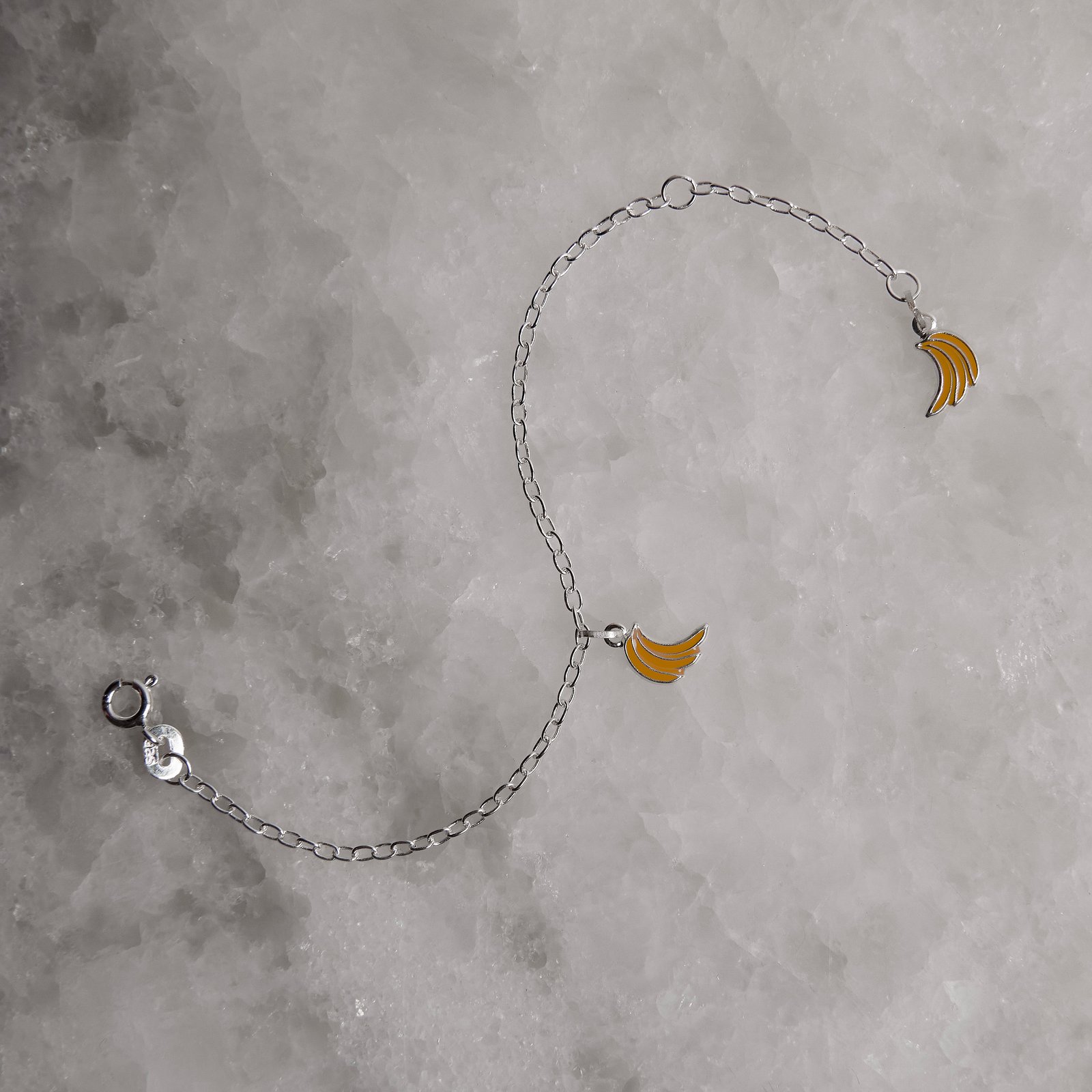 Pulseira infantil pingentes bananas resina 10mm