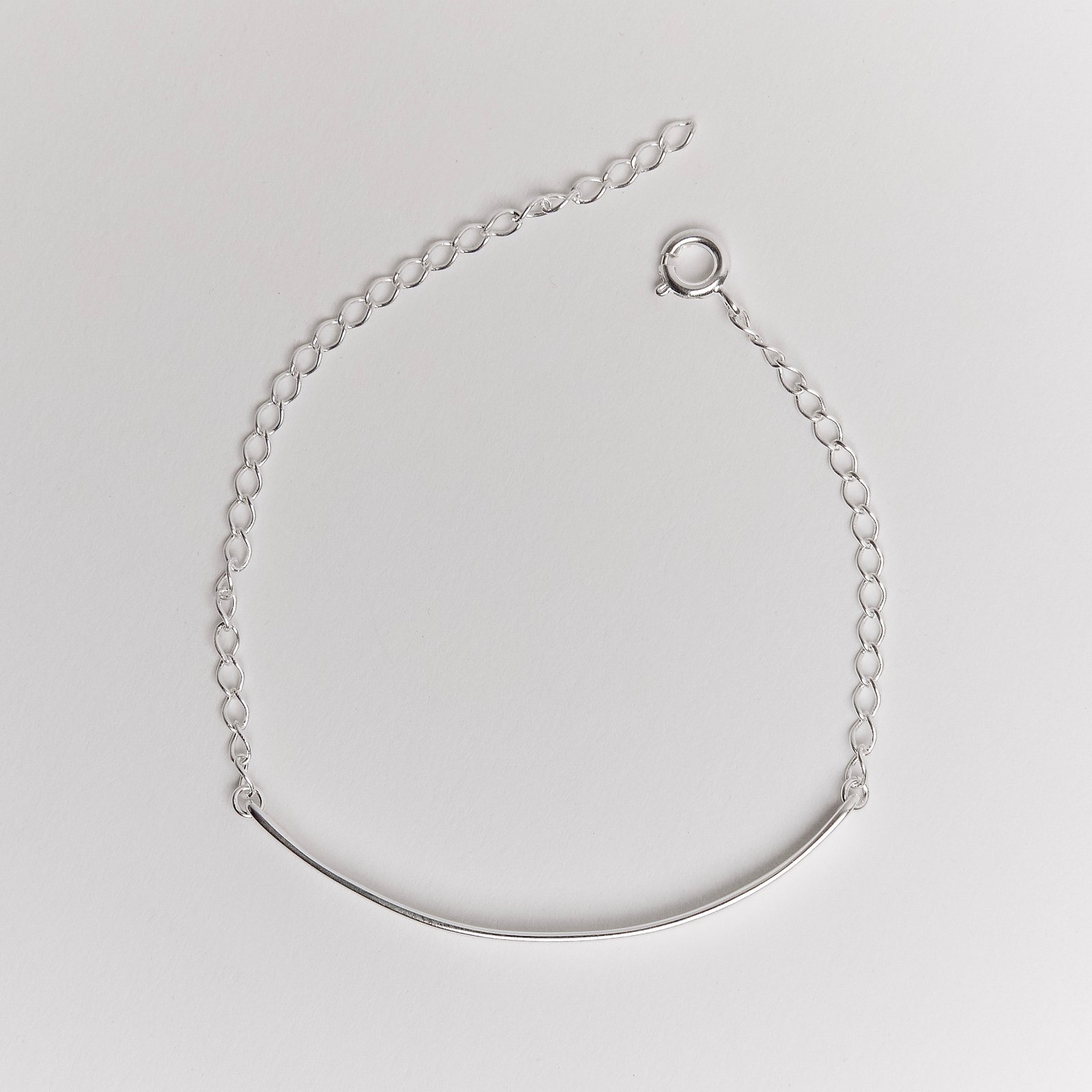 Pulseira entremeio fio rígido achatado corrente grumet