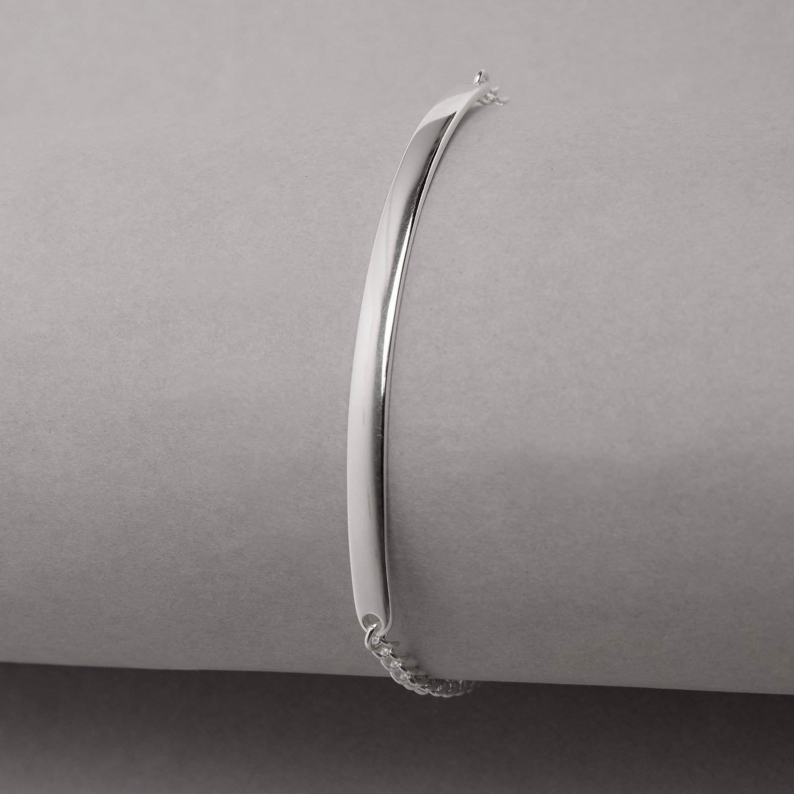 Pulseira entremeio fio rígido achatado corrente grumet