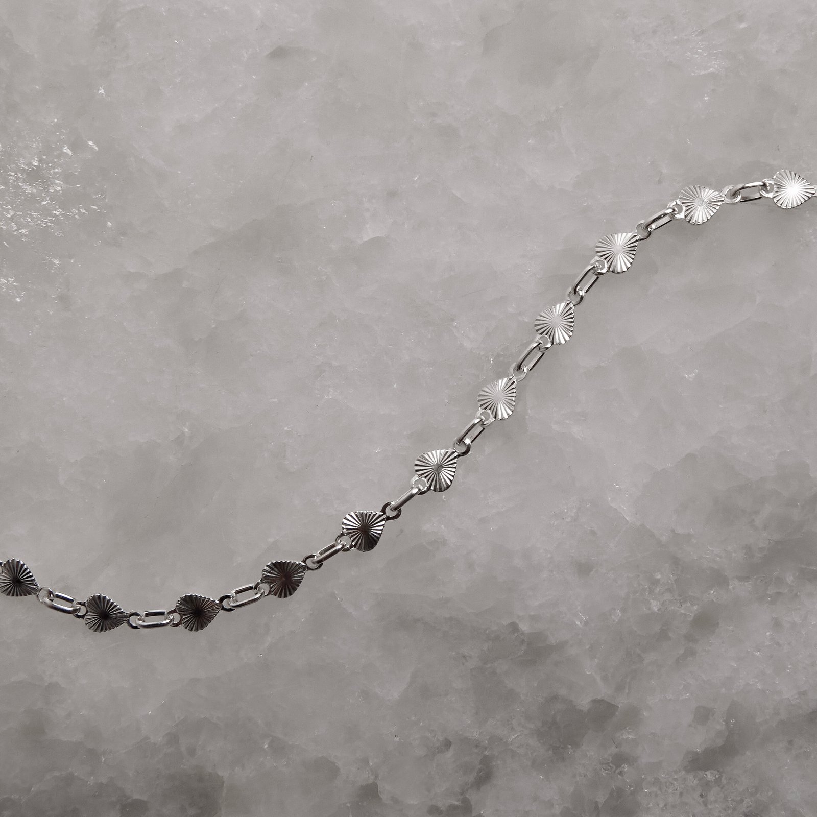 Pulseira entremeio corações com vinco 5mm