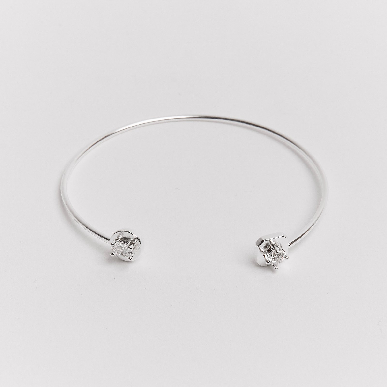 Bracelete 2 zircônias redonda e oval regulável