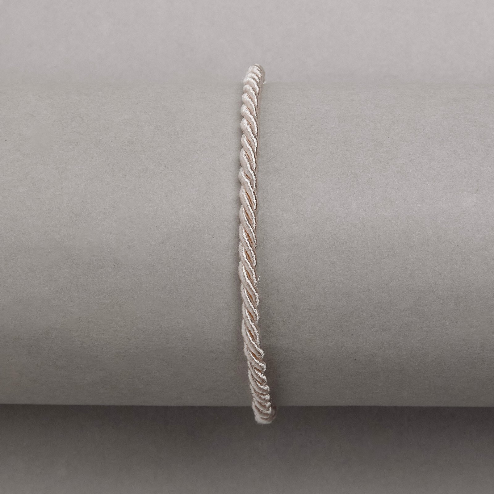 Pulseira cordão trançado marfim 2mm 16cm com alongadora