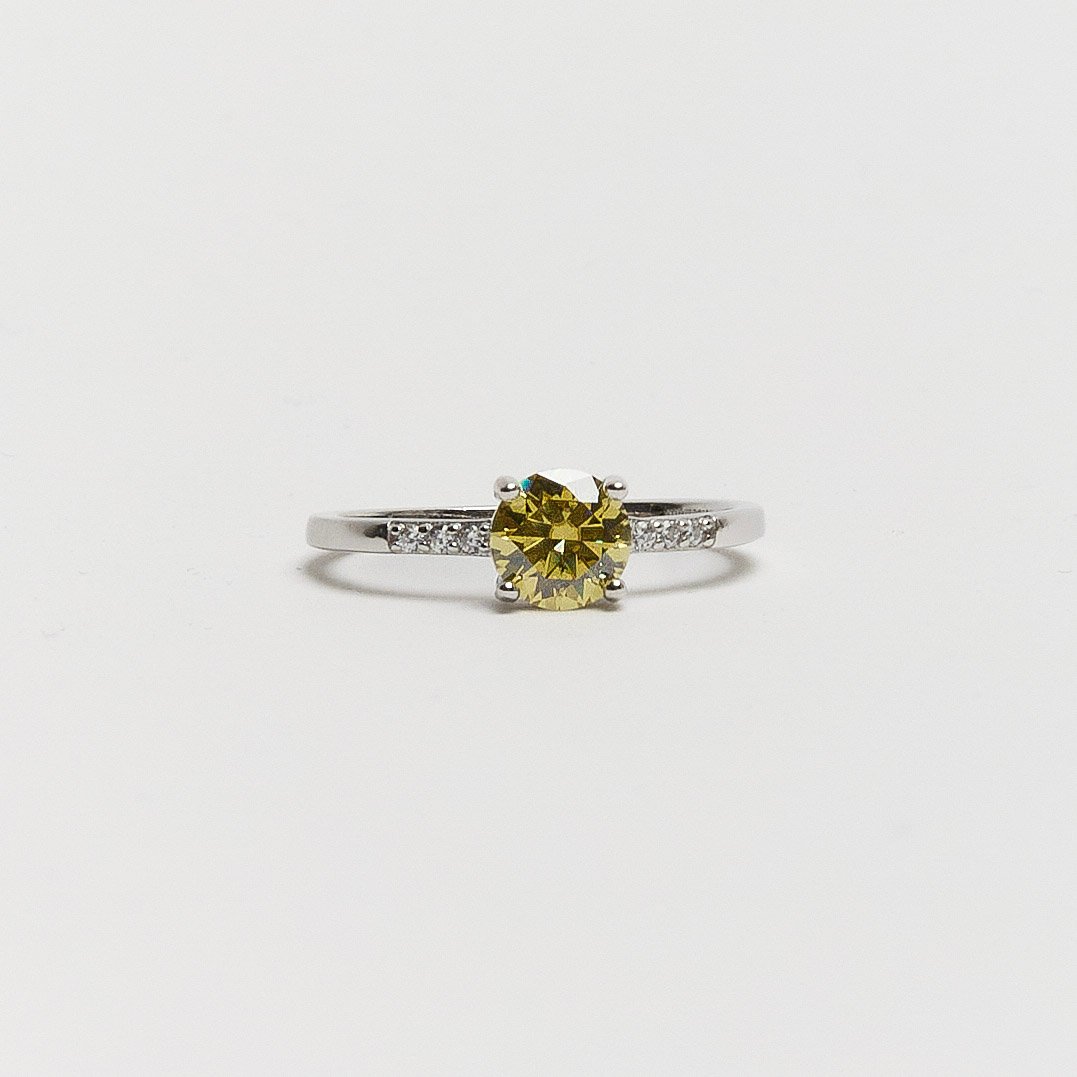 Anel solitário moissanite Yellow Fancy 6mm com cravejado ródio