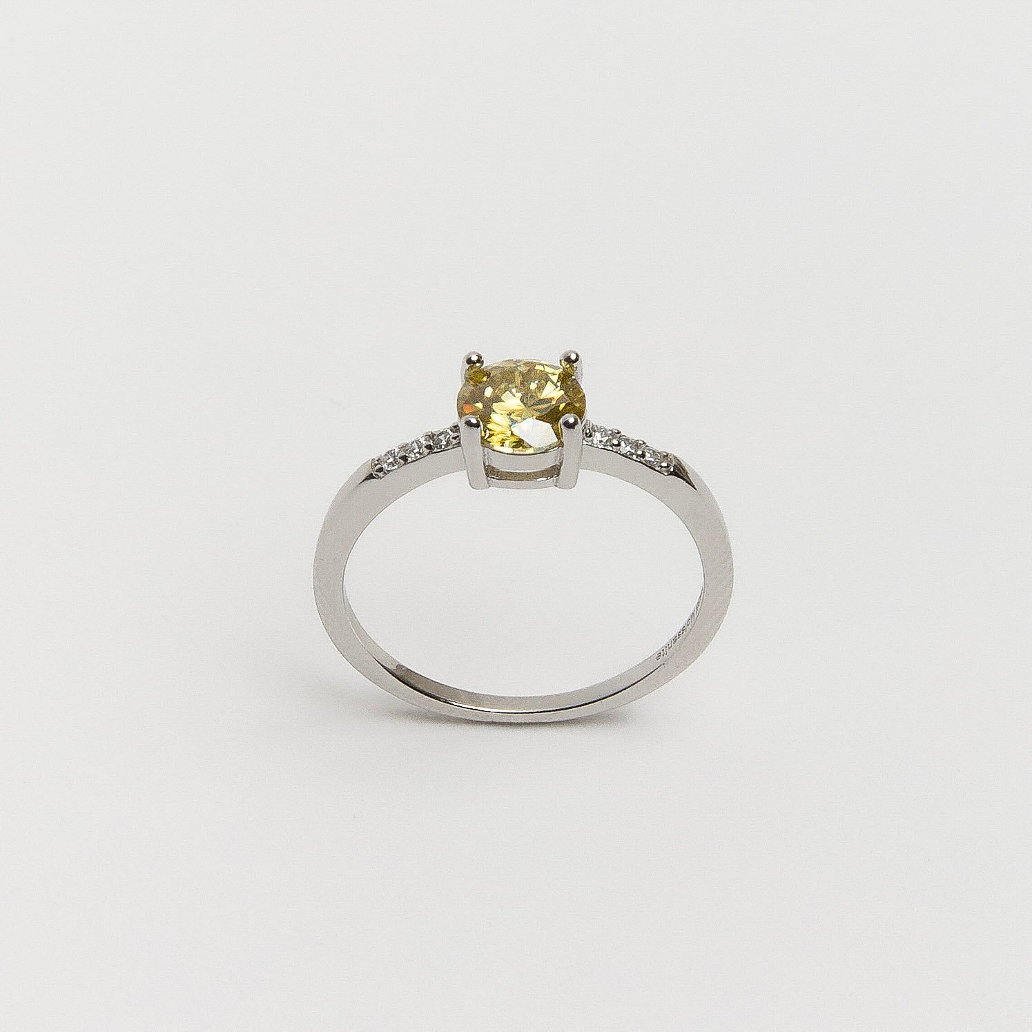 Anel solitário moissanite Yellow Fancy 6mm com cravejado ródio
