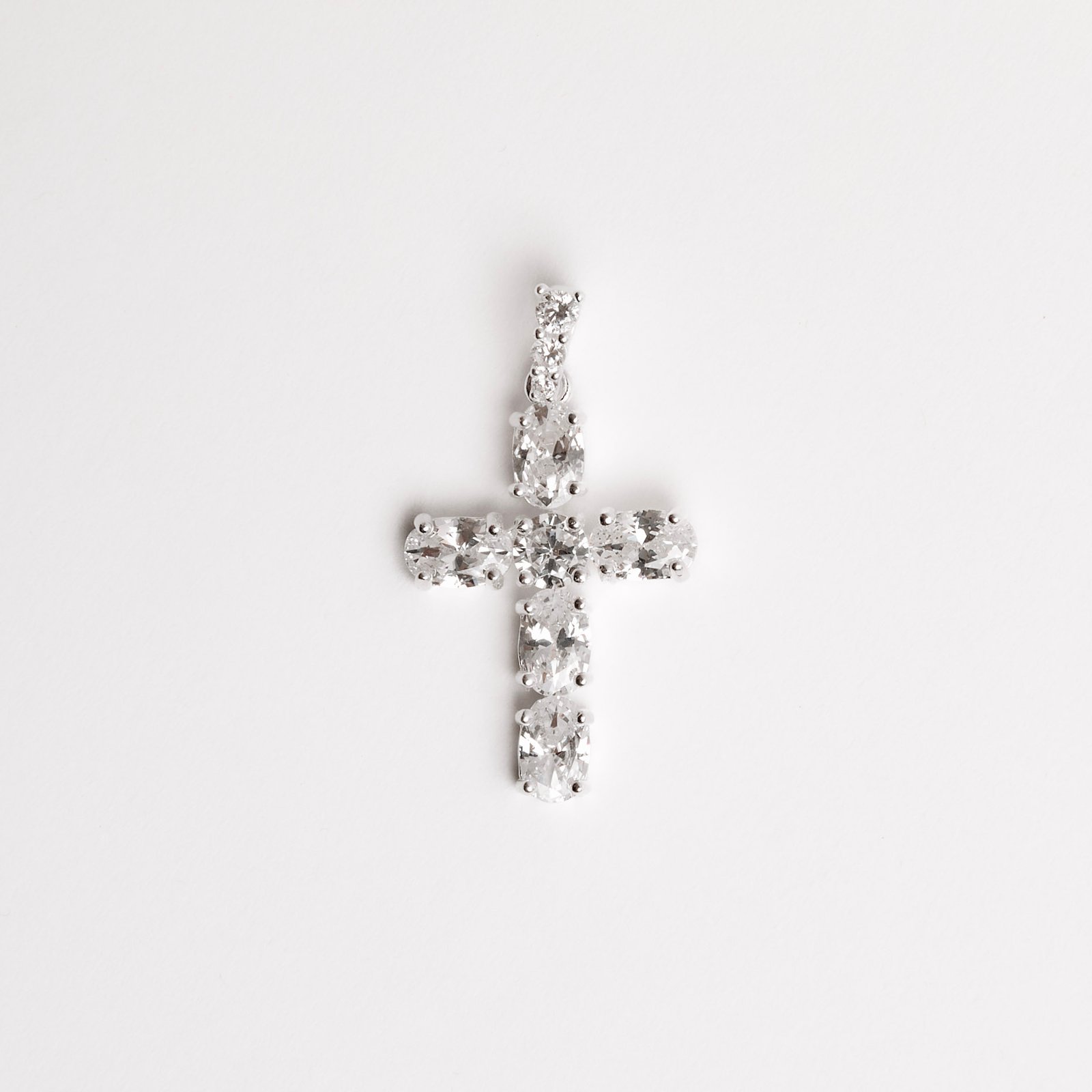 Pingente cruz cravejada 22mm