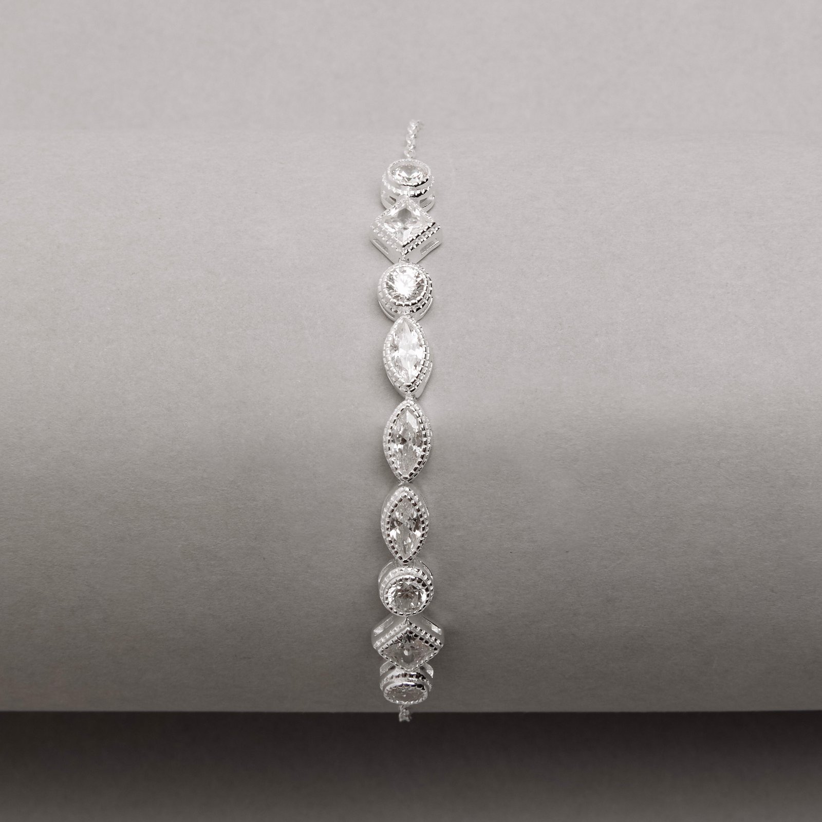 Pulseira entremeio zircônias redonda, losango e navete corrente cadeado 16+4cm