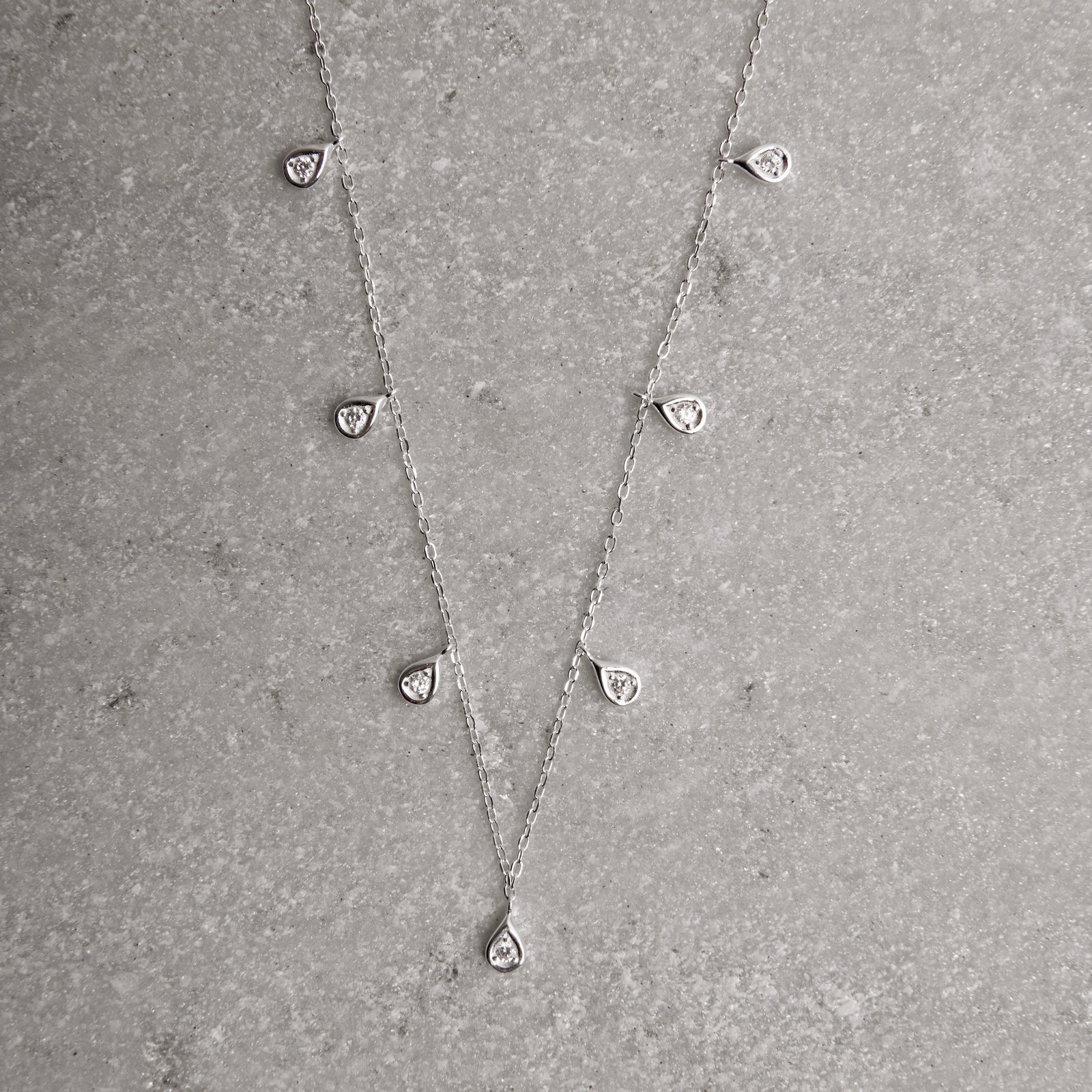 Colar pingentes gotas cravejadas 6mm corrente cadeado 40+5cm