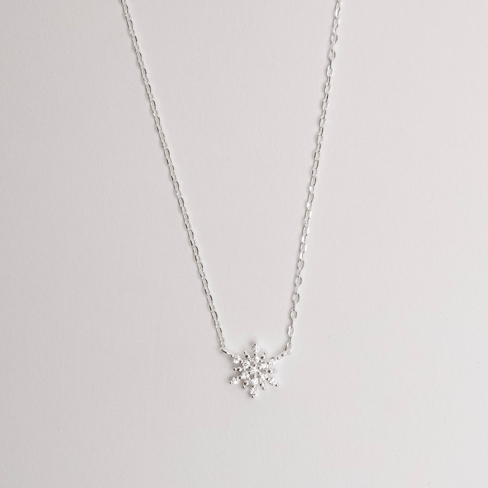 Colar entremeio floco de neve cravejada 9mm corrente cadeado 40+5cm