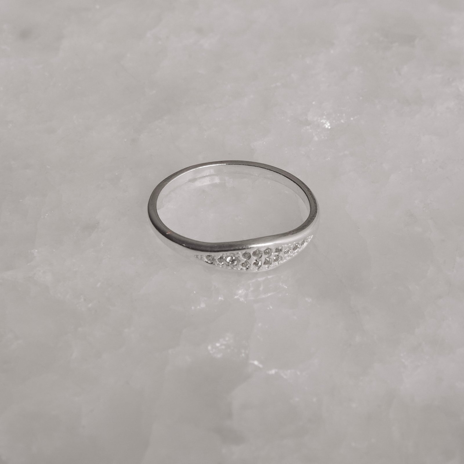 Anel detalhe cravejado cristal