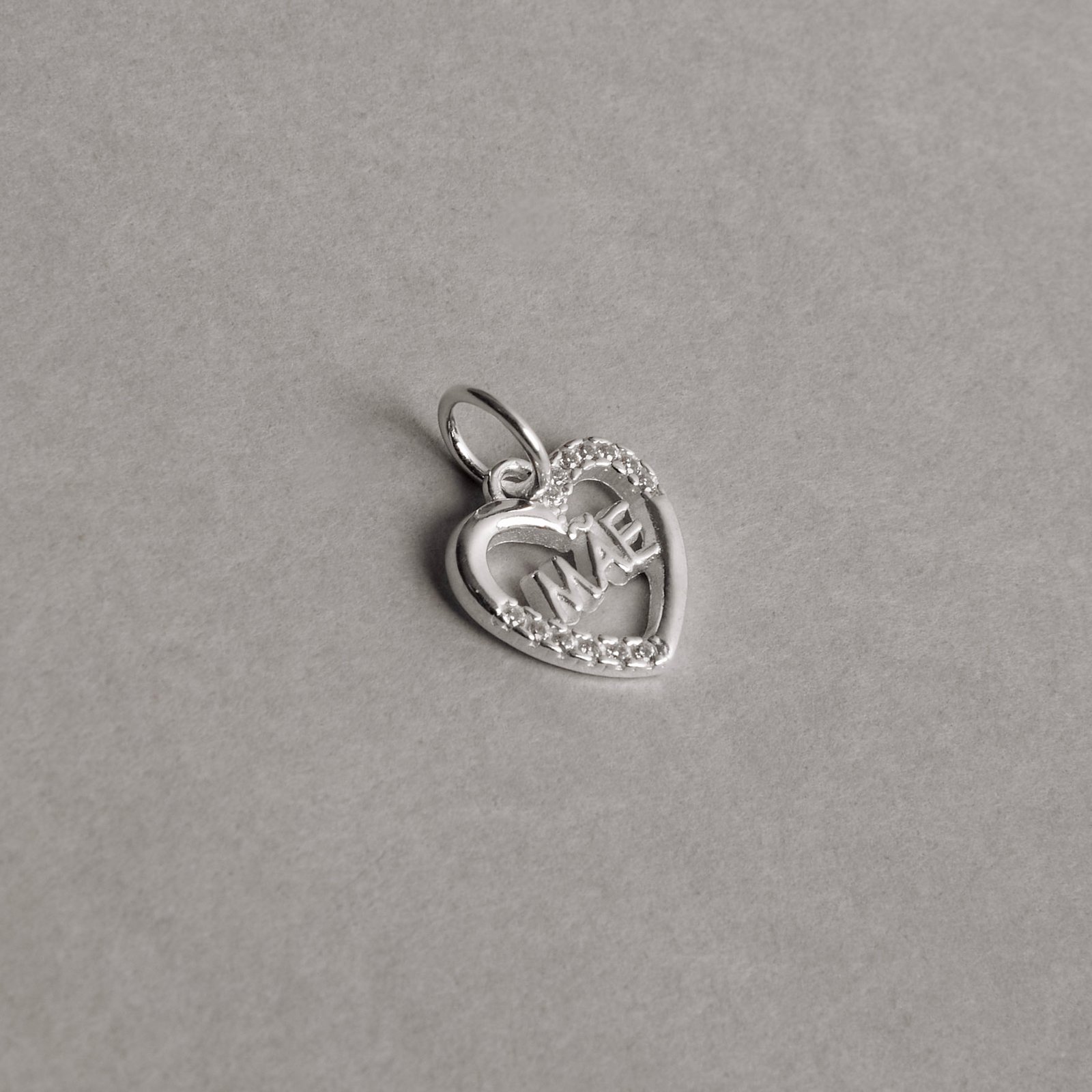 Pingente coração vazado cravejado escrito mãe 12mm