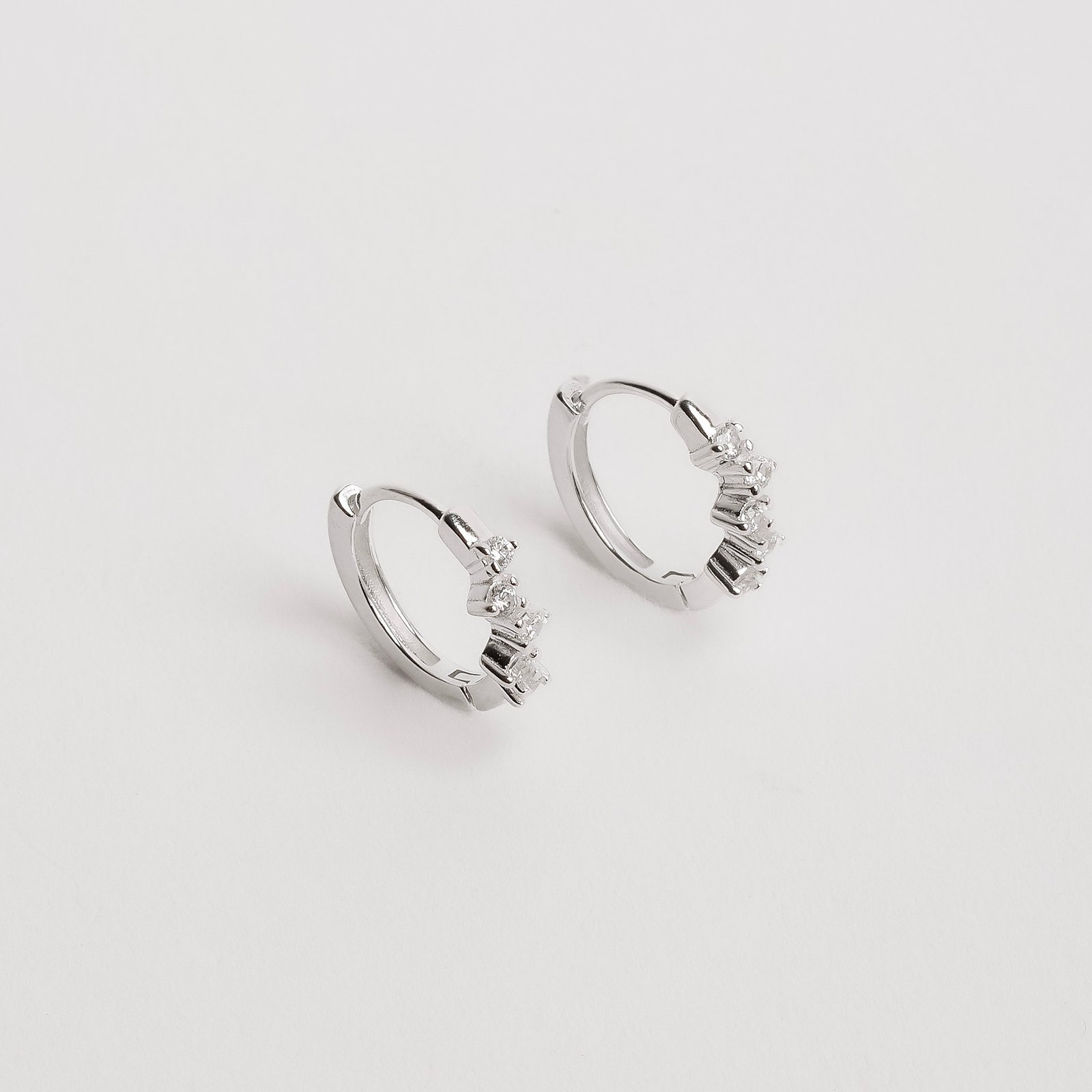 Argola click 13mm com zircônias redondas