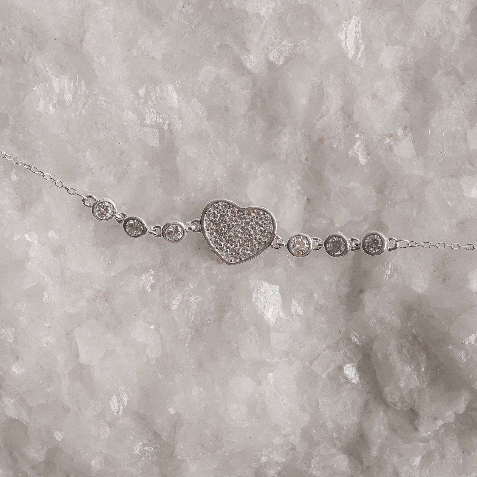 Pulseira entremeios coração cravejado e zircônias 16+4cm