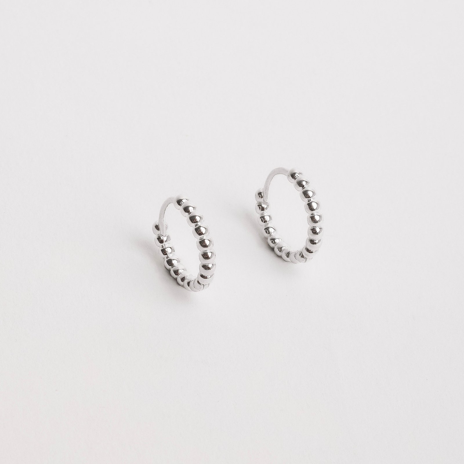 Argola click fio bolinhas 13mm