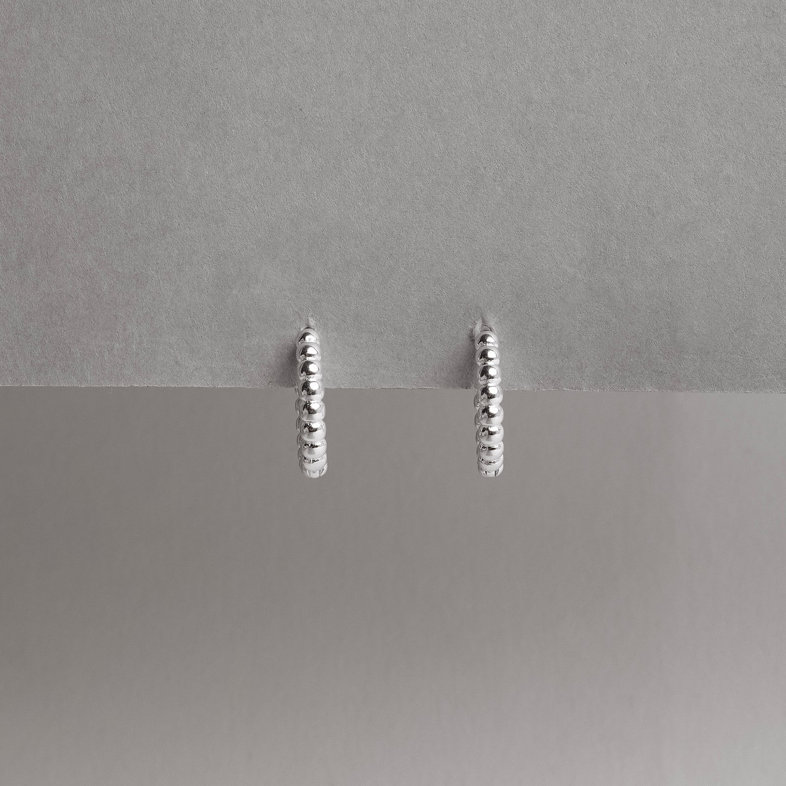Argola click fio bolinhas 13mm