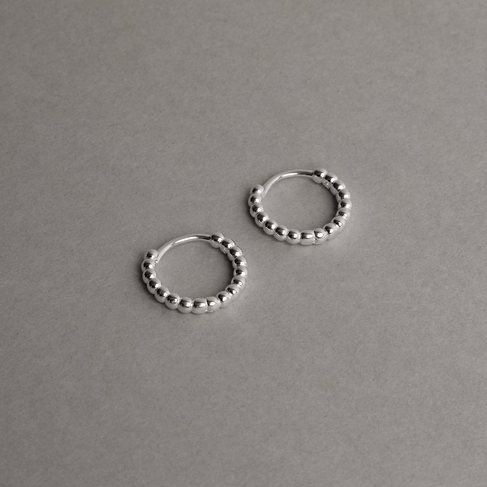 Argola click fio bolinhas 13mm