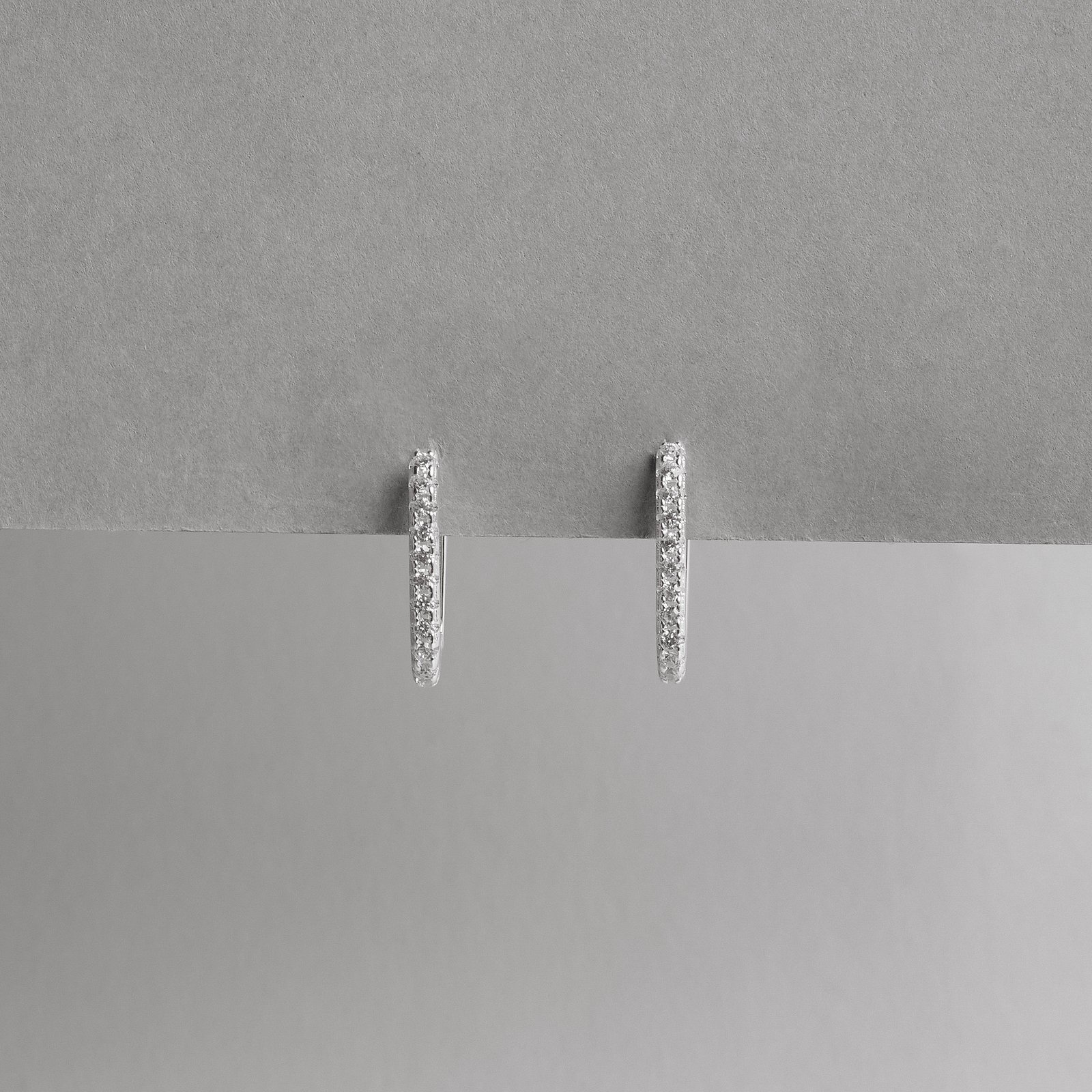 Argola click retangular cravejada 14mm