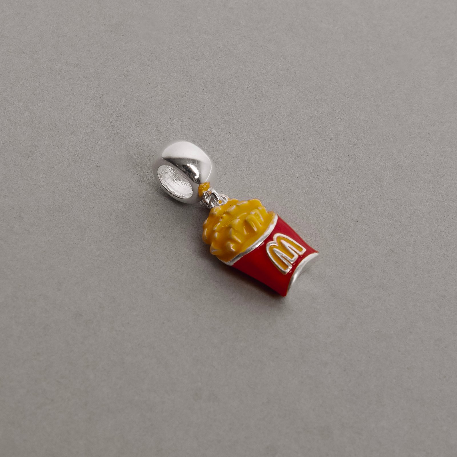 Berloque pingente batata frita 13mm resina