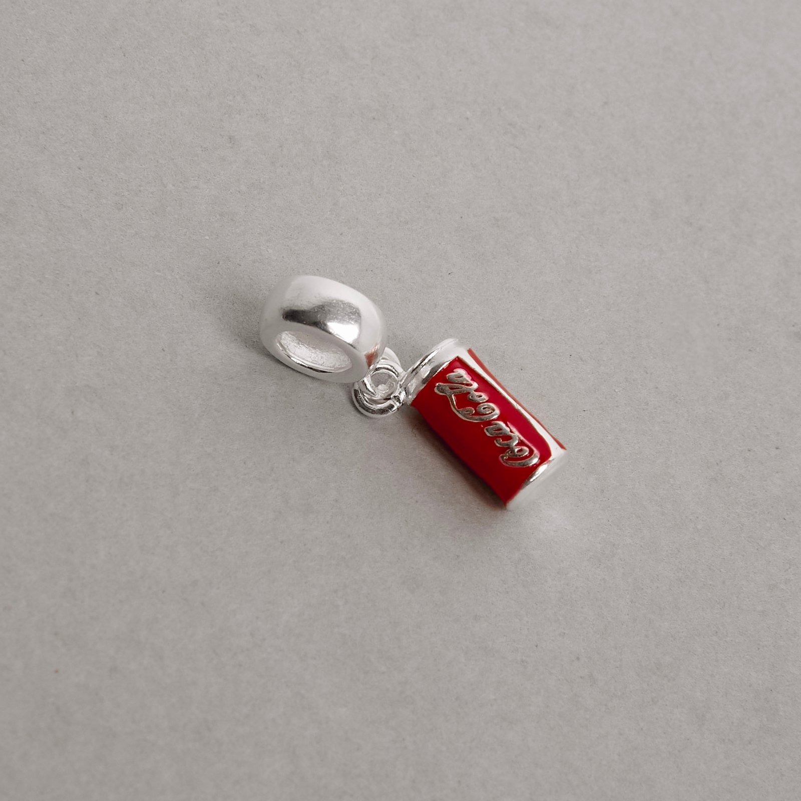 Berloque pingente latinha Coca-Cola 11mm resina