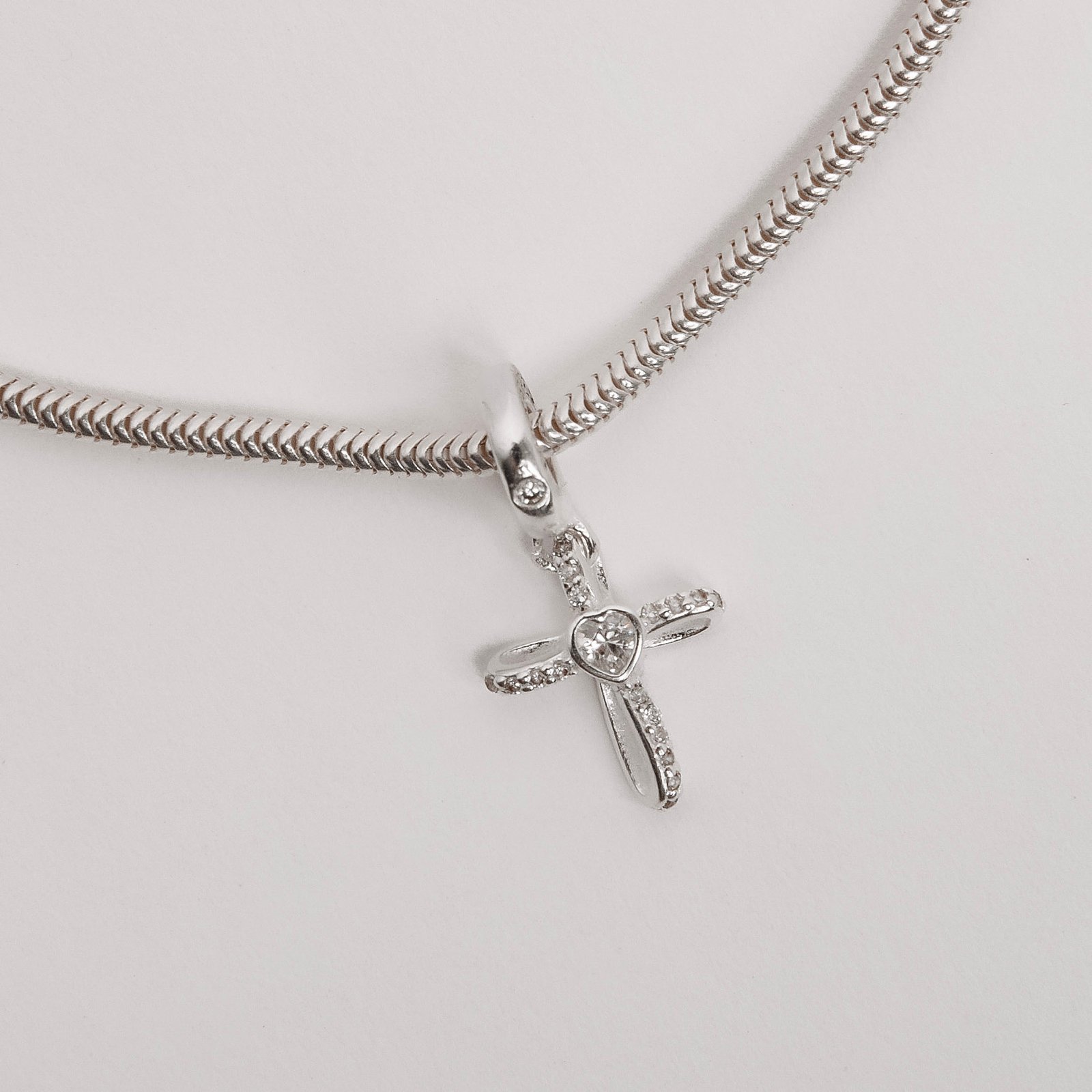 Berloque pingente cruz cravejada com zircônia coração 15mm elo escrito forever envelhecido