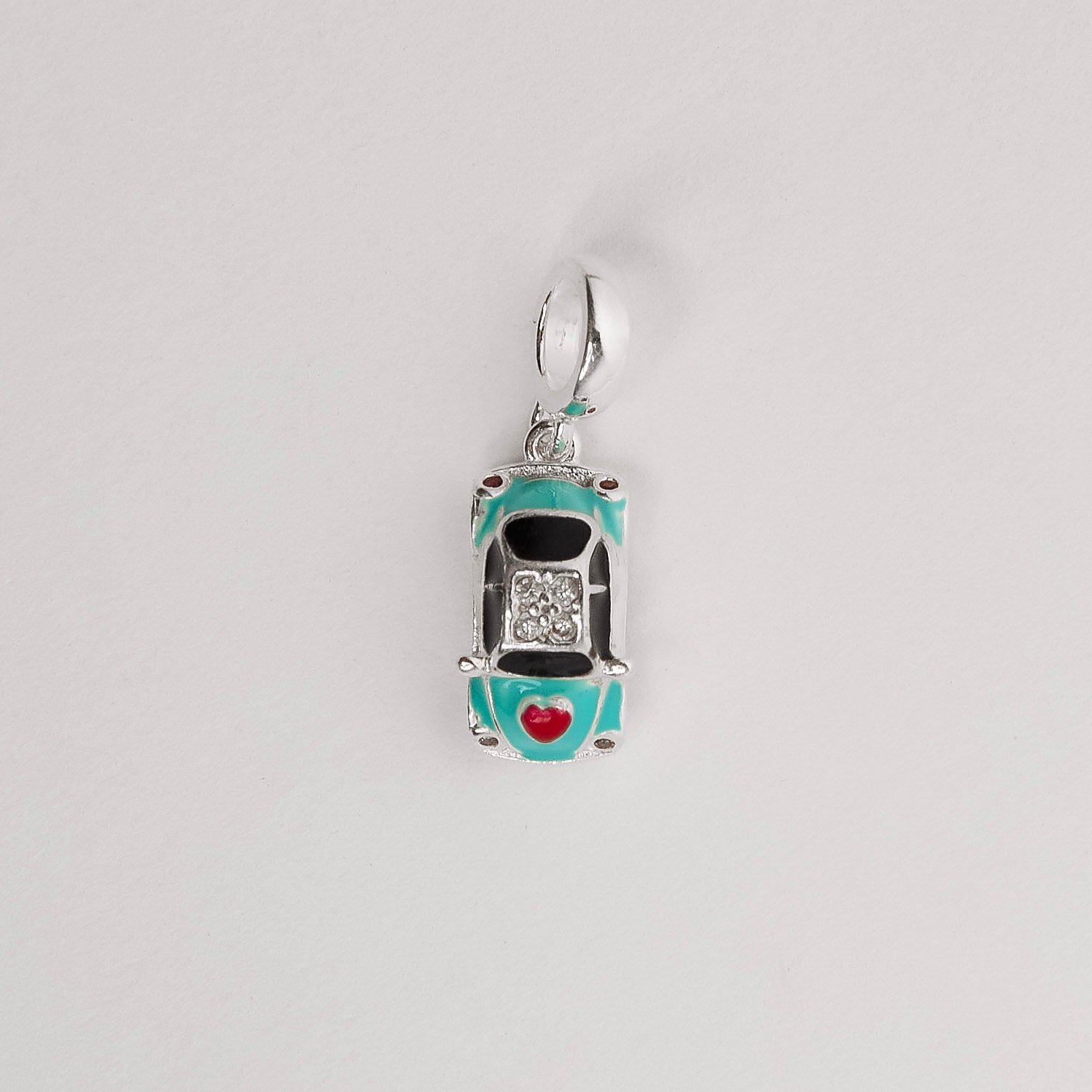 Berloque pingente fusca detalhe cravejado 13mm resina