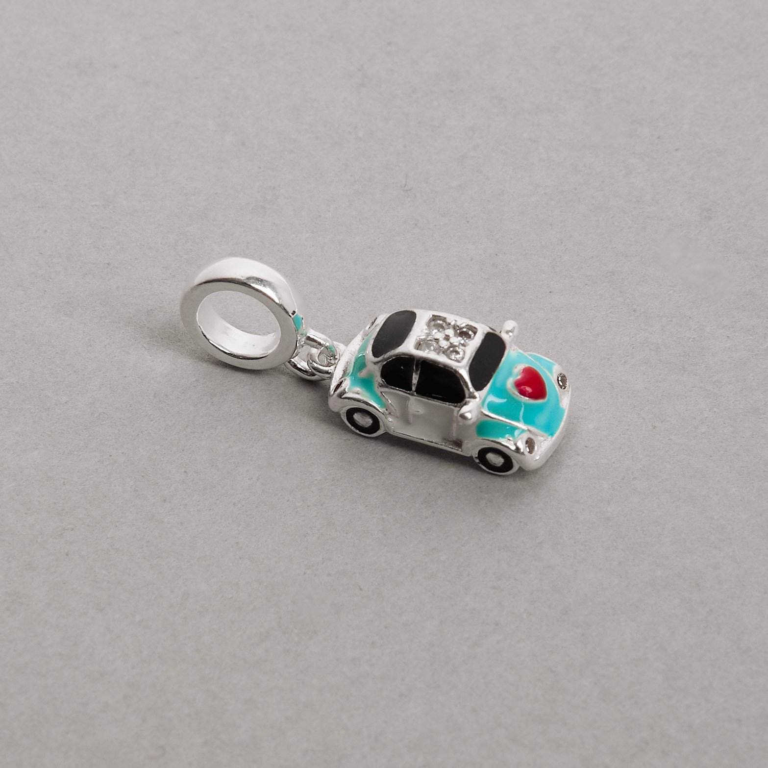 Berloque pingente fusca detalhe cravejado 13mm resina