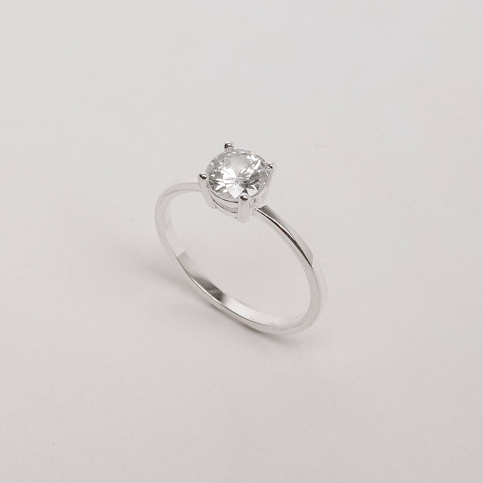Anel solitário zircônia 6mm 4 garras