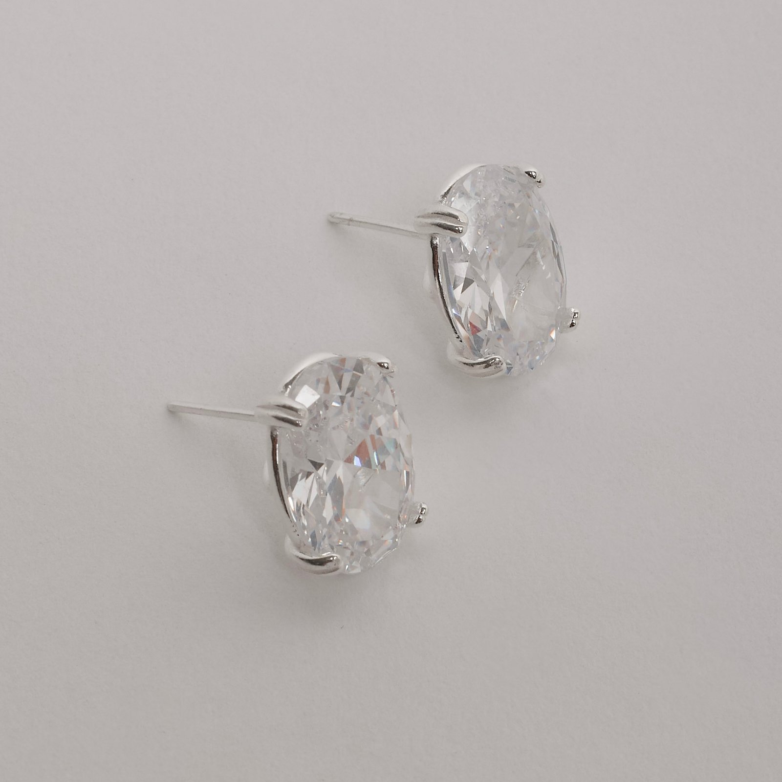 Brinco zircônia oval 14x10mm