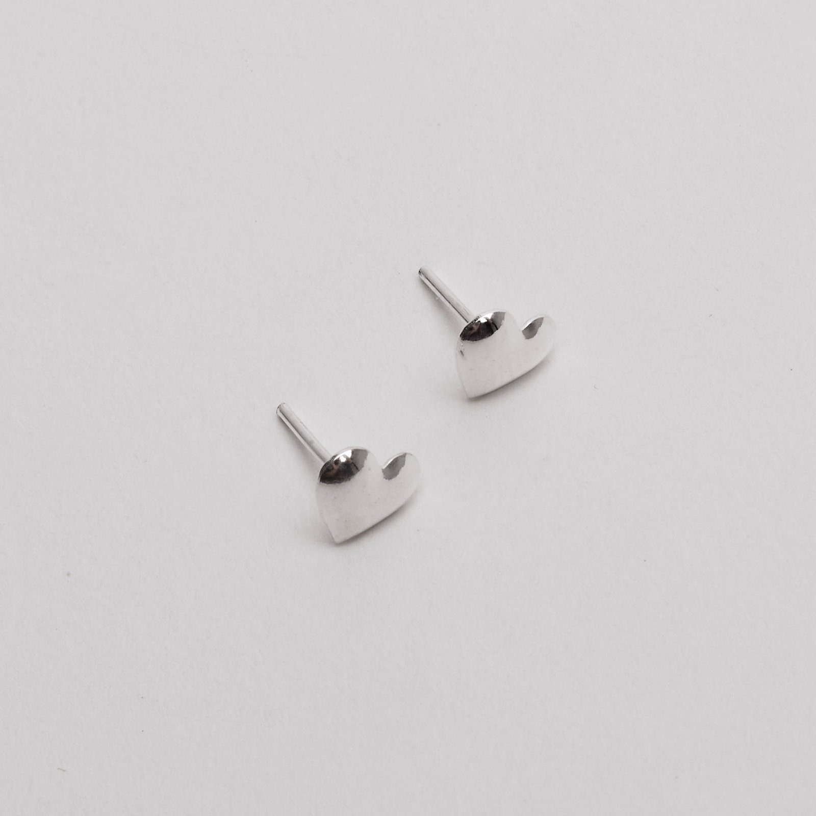 Brinco coração cheio 7mm