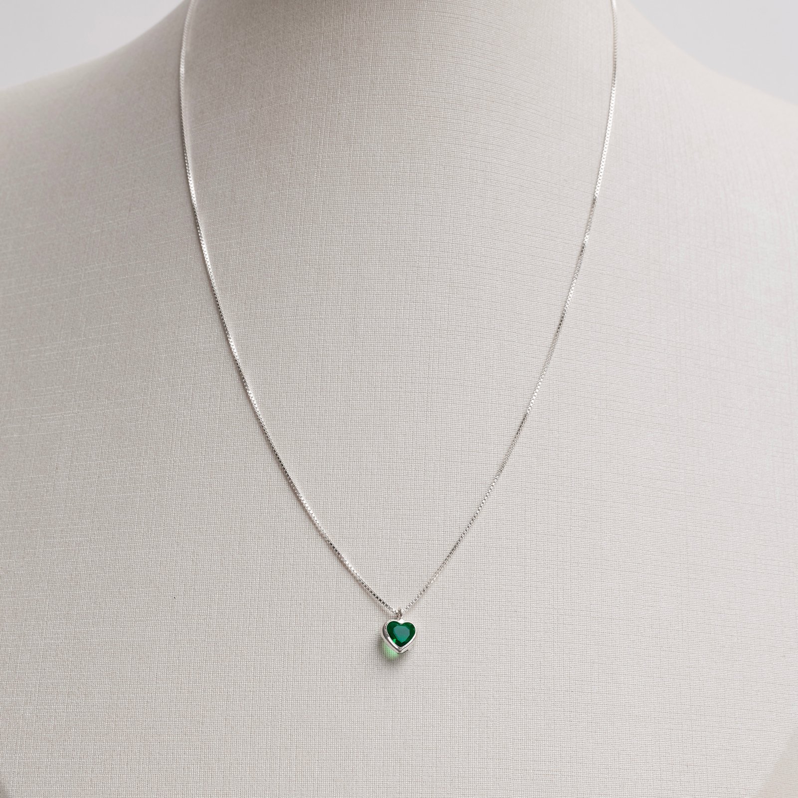 Conjunto brinco e colar zircônia coração esmeralda embutida 6mm 40cm