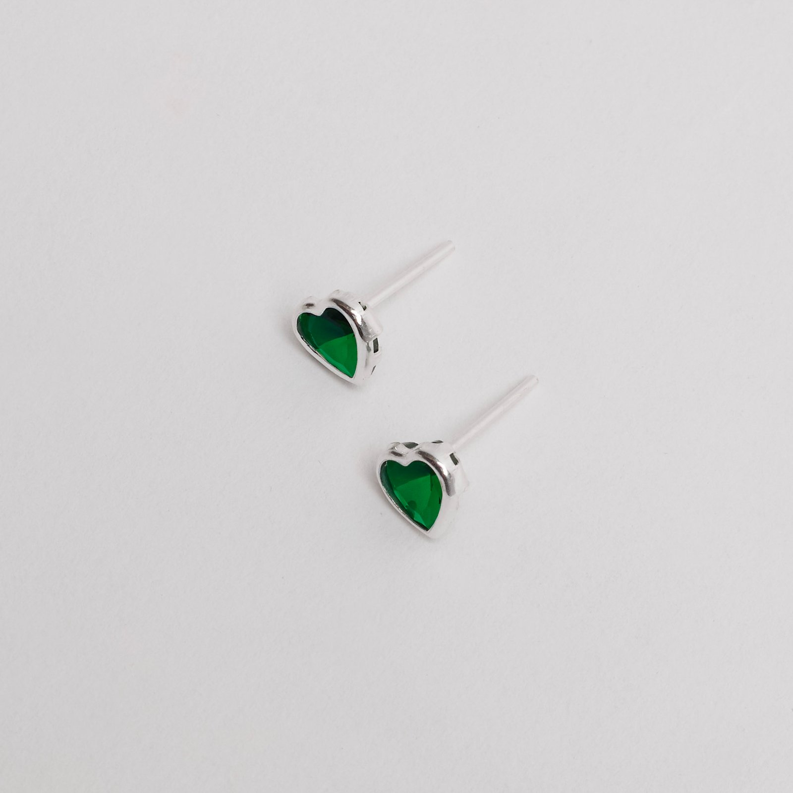 Conjunto brinco e colar zircônia coração esmeralda embutida 6mm 40cm