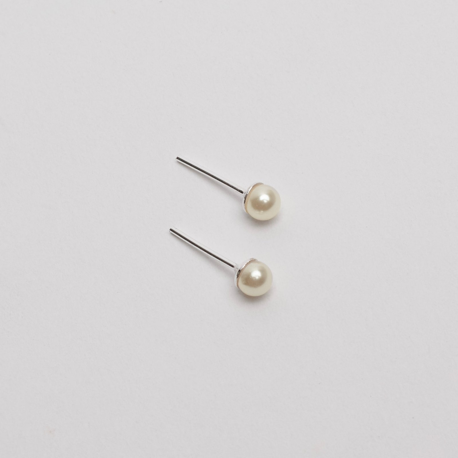 Brinco pérola 4mm