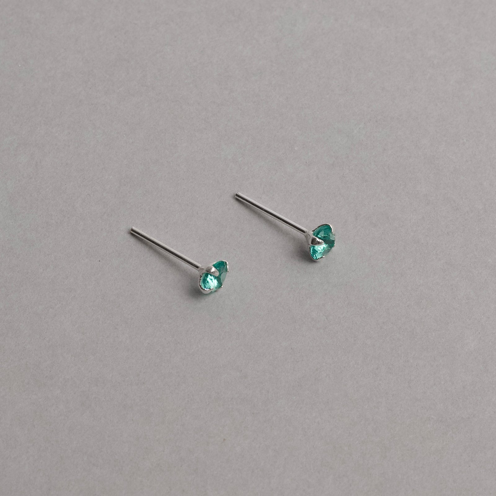 Brinco zircônia redonda turmalina 4mm