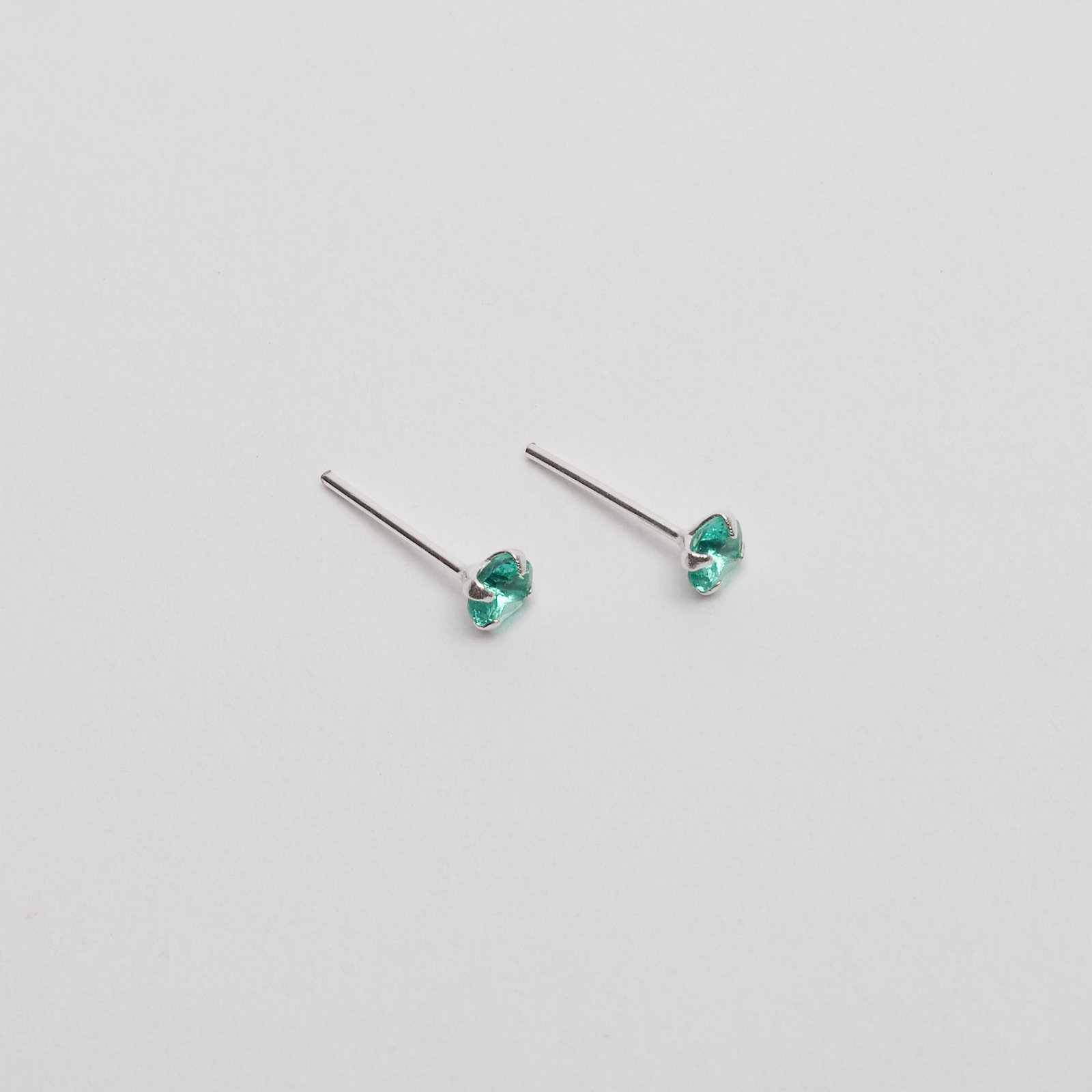 Brinco zircônia redonda turmalina 4mm