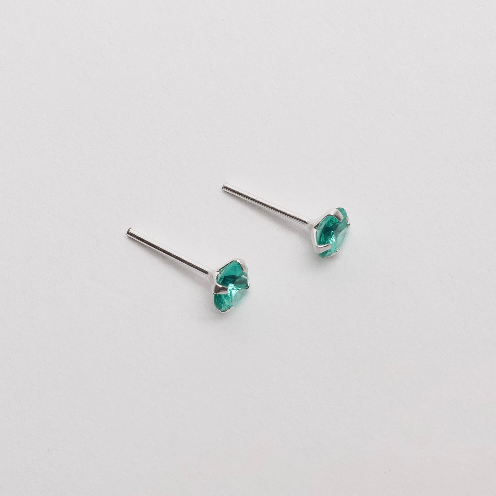 Brinco zircônia redonda turmalina 5mm