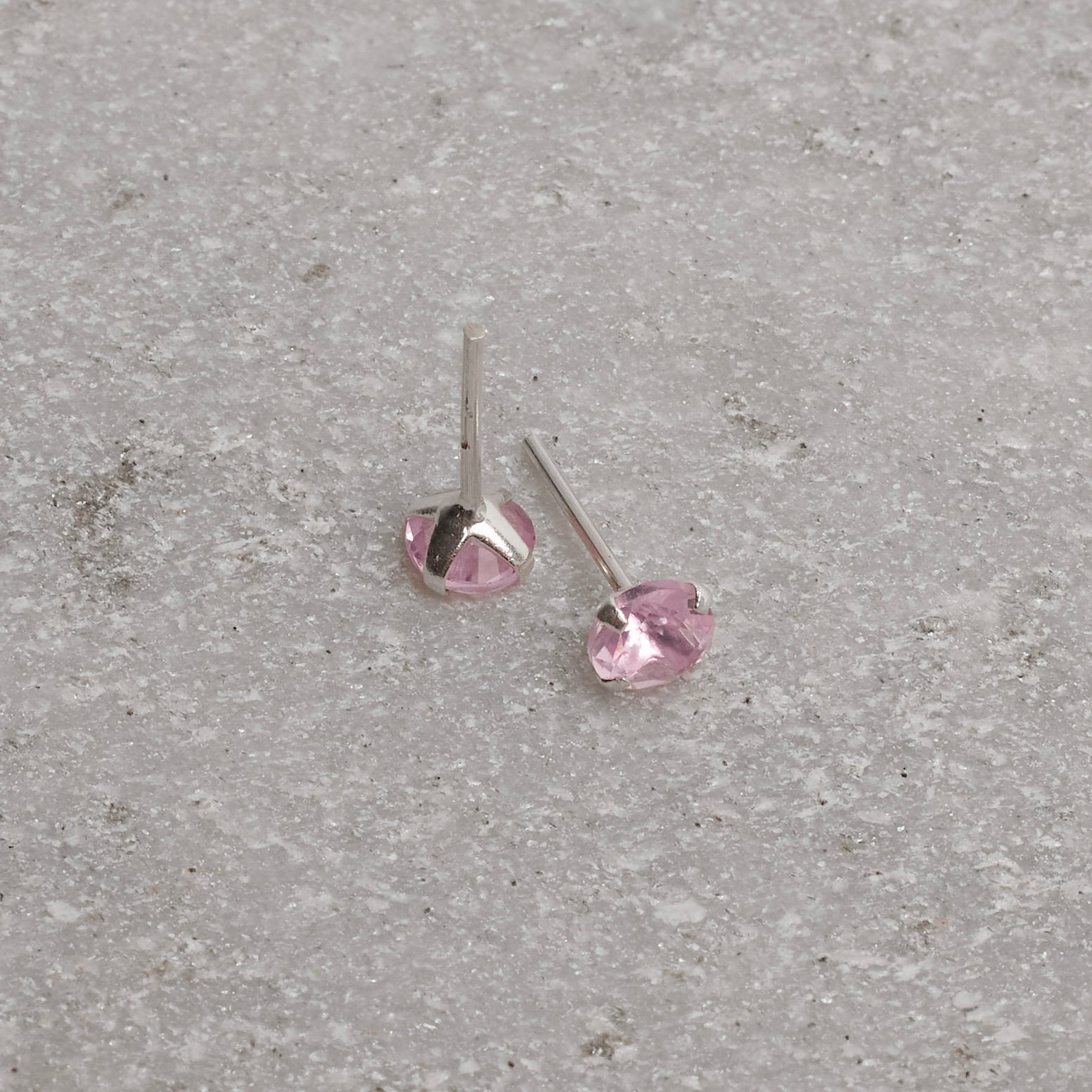 Brinco zircônia redonda rosa 5mm