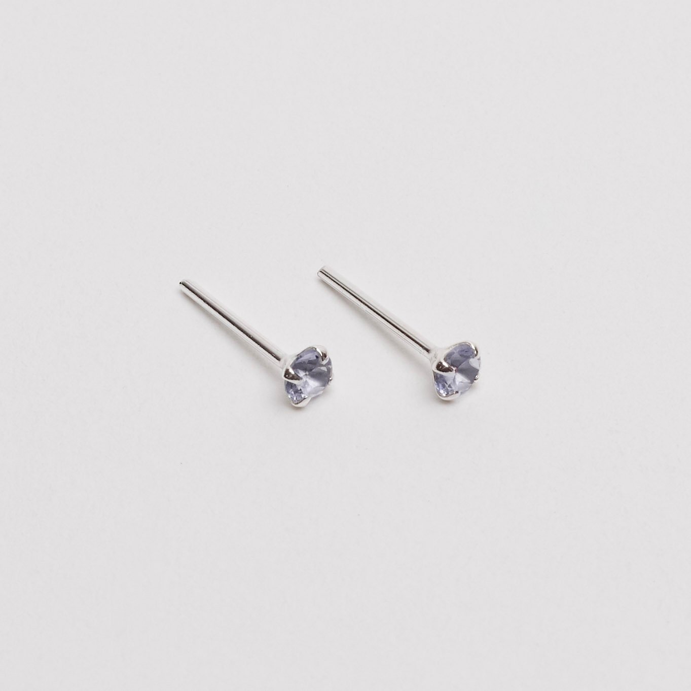 Brinco zircônia redonda lilás 5mm