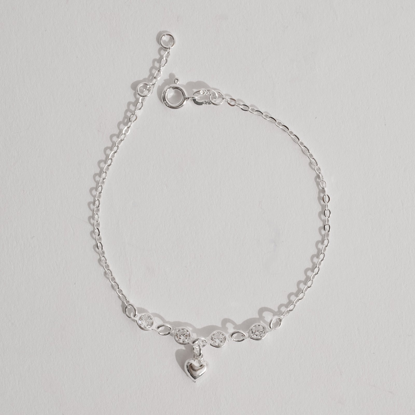 Pulseira entremeio zircônias 4mm pingente coração vazado 19cm