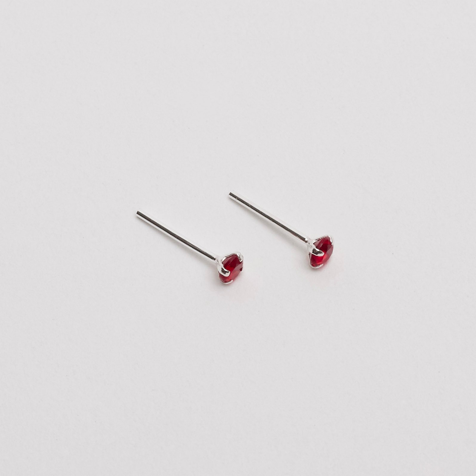 Brinco zircônia redonda rubi 3mm