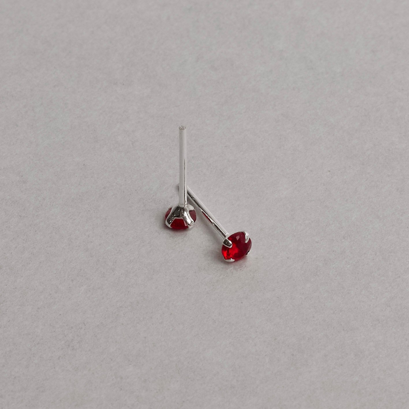Brinco zircônia redonda rubi 3mm