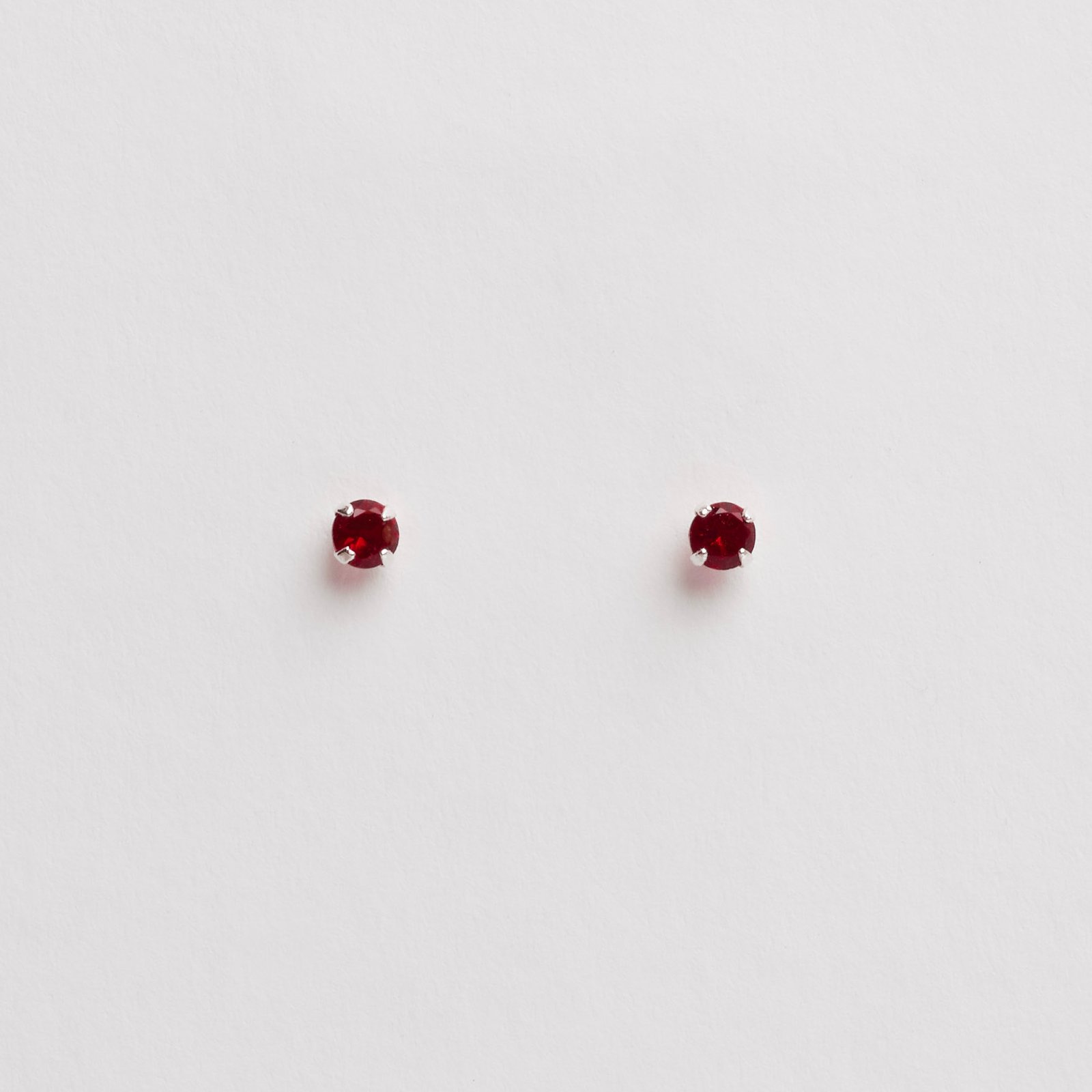 Brinco zircônia redonda rubi 3mm