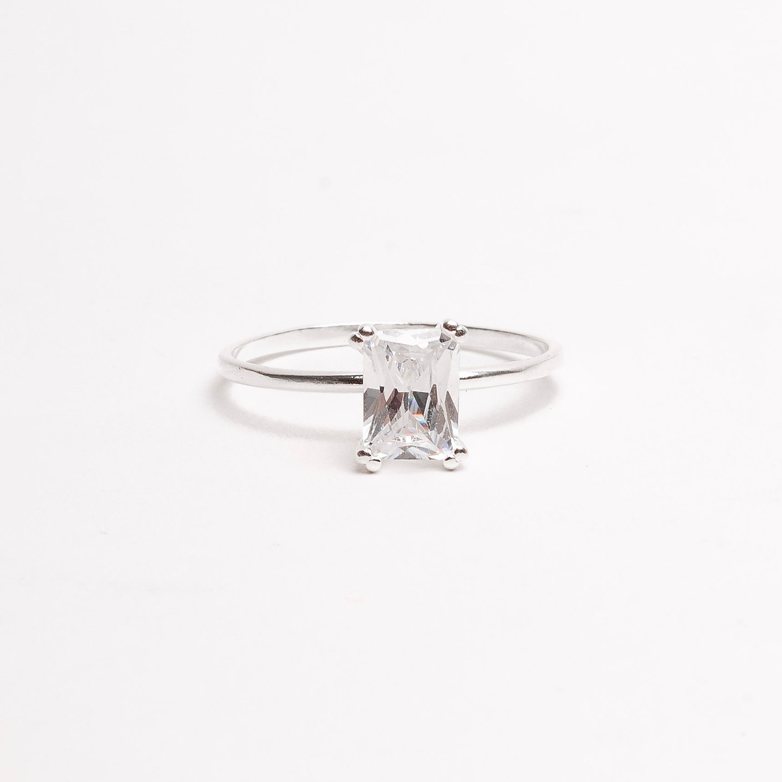 Anel solitário zircônia retangular 7x5mm
