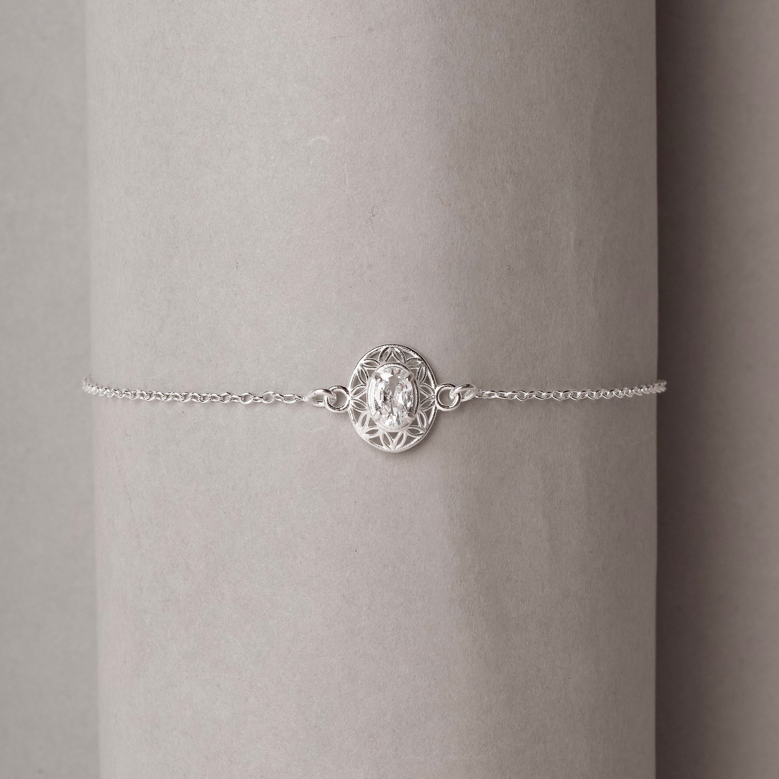 Pulseira entremeio medalha trabalhada 11mm com zircônia oval 20+3cm